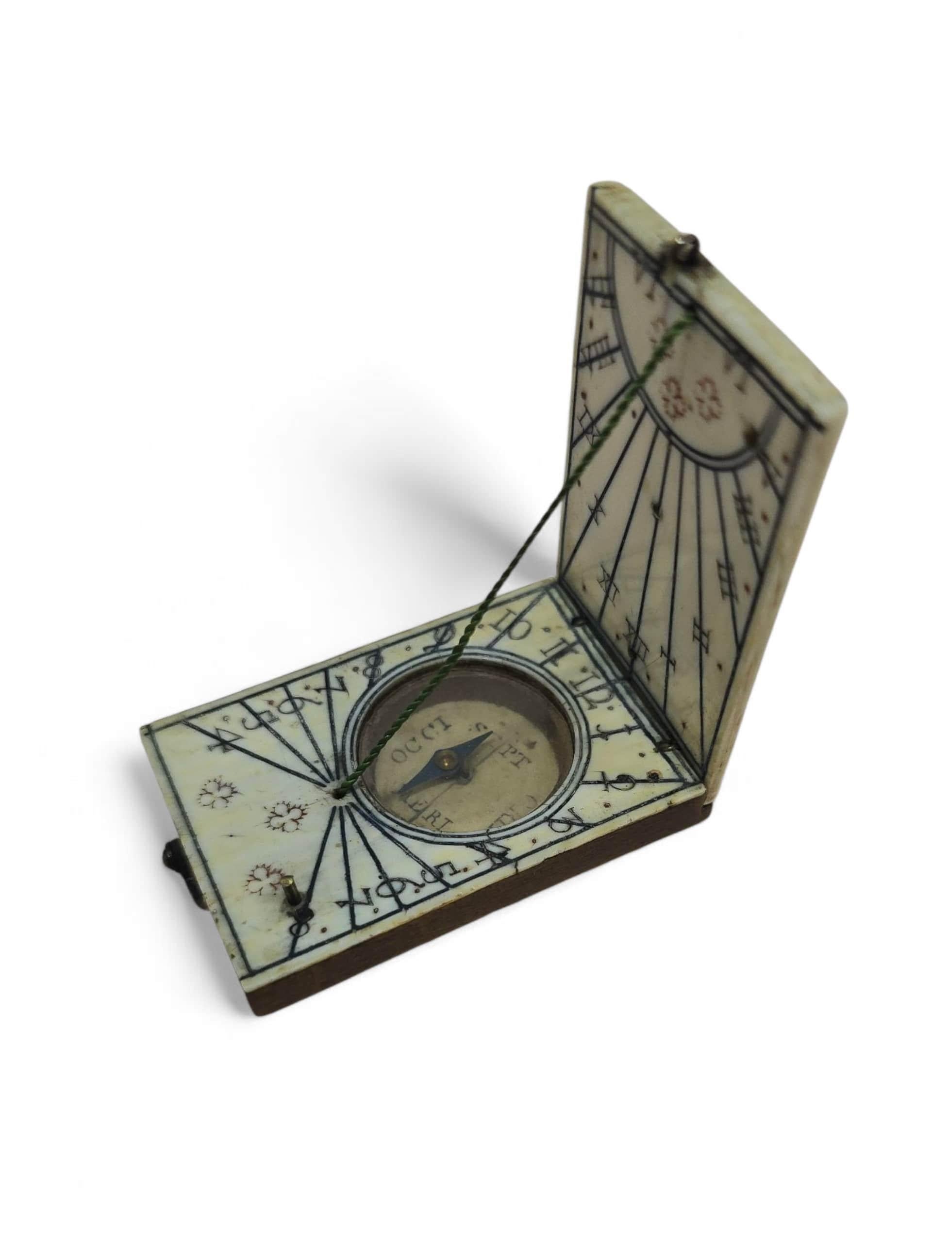 Cadran solaire portatif allemand en ivoire du 17e siècle - probablement Nuremberg en vente 3