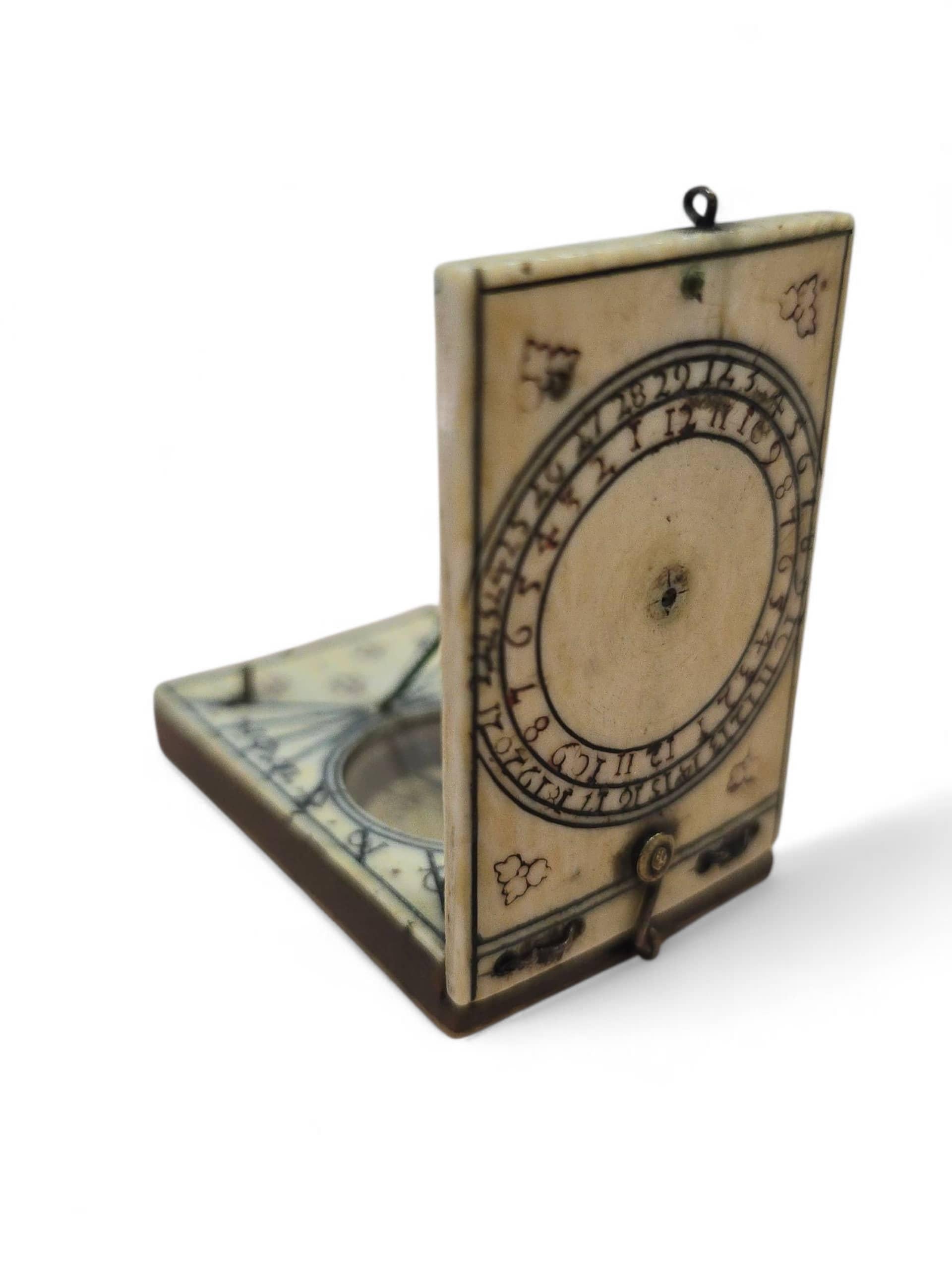 Cadran solaire portatif allemand en ivoire du 17e siècle - probablement Nuremberg en vente 4