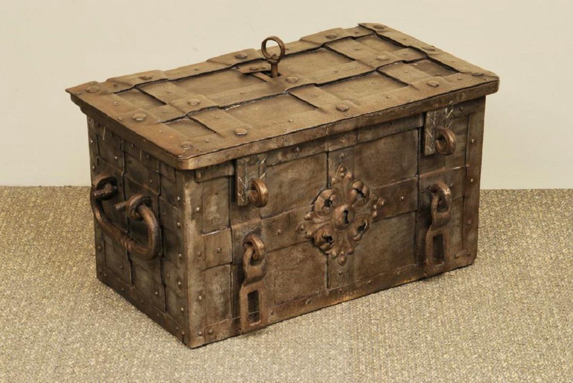 17th Century German Steel Strong Box In Good Condition In Lincolnshire, GB