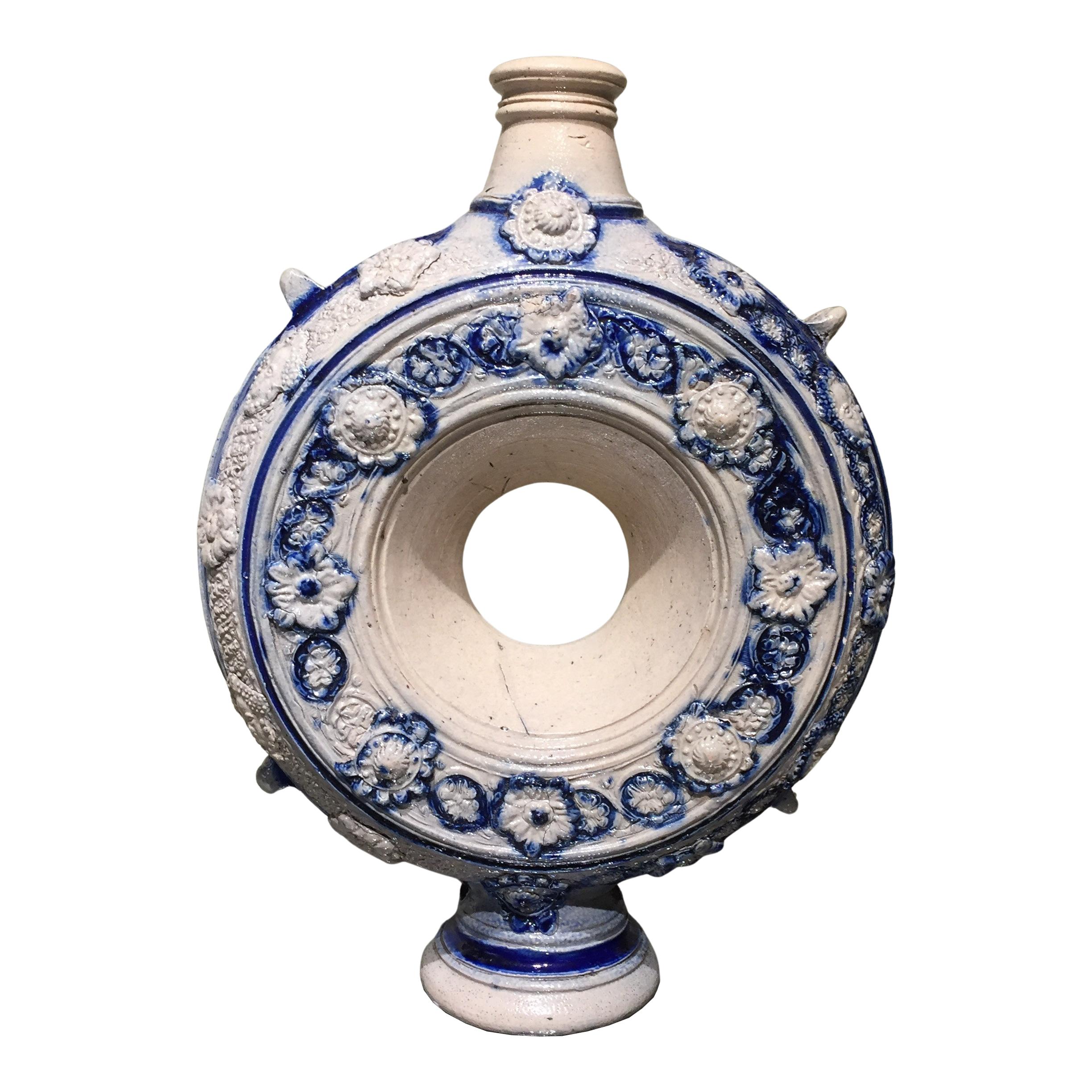 17th century German Stoneware Ring Jug or Pelgrims bottle In Good Condition For Sale In AMSTERDAM, NH