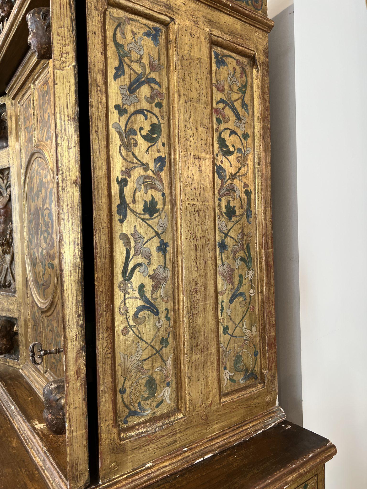 Gilded Cabinet, 18th Century For Sale 3