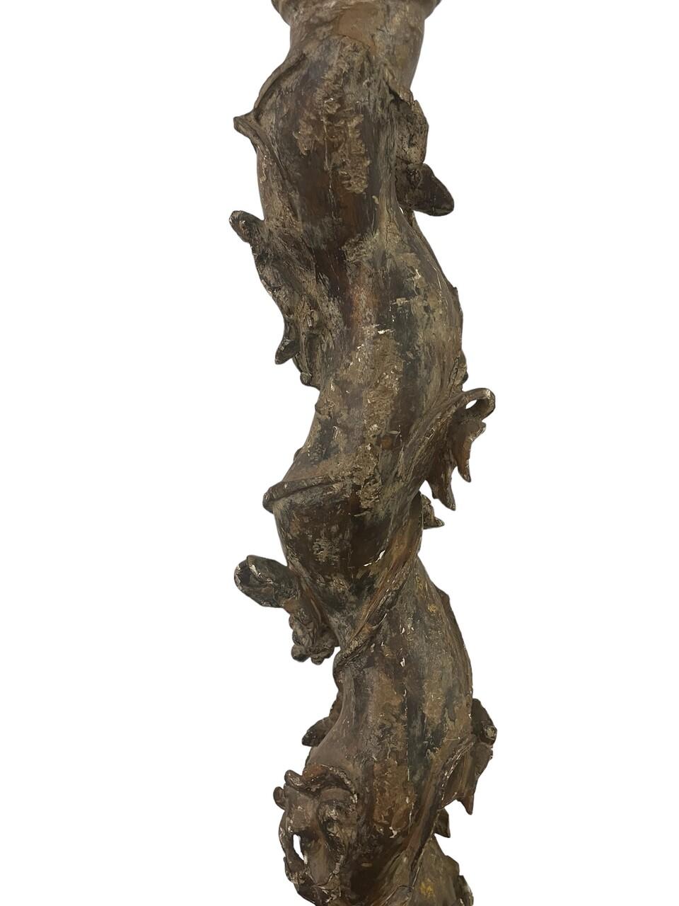 Sculpté à la main Colonne A Solomon du 17e siècle, sculptée et dorée en vente