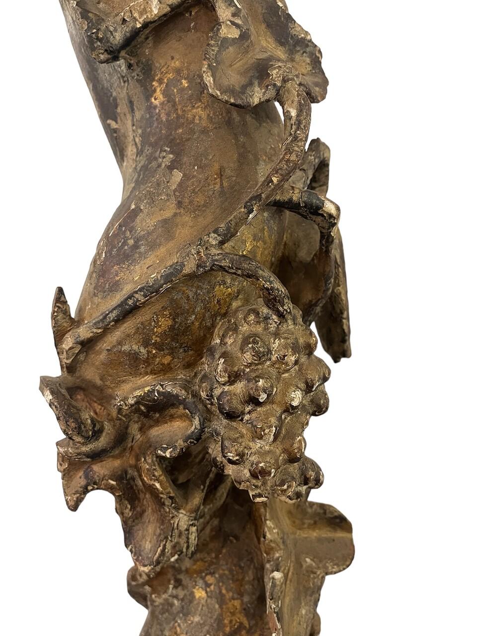 Colonne A Solomon du 17e siècle, sculptée et dorée Abîmé - En vente à Houston, TX