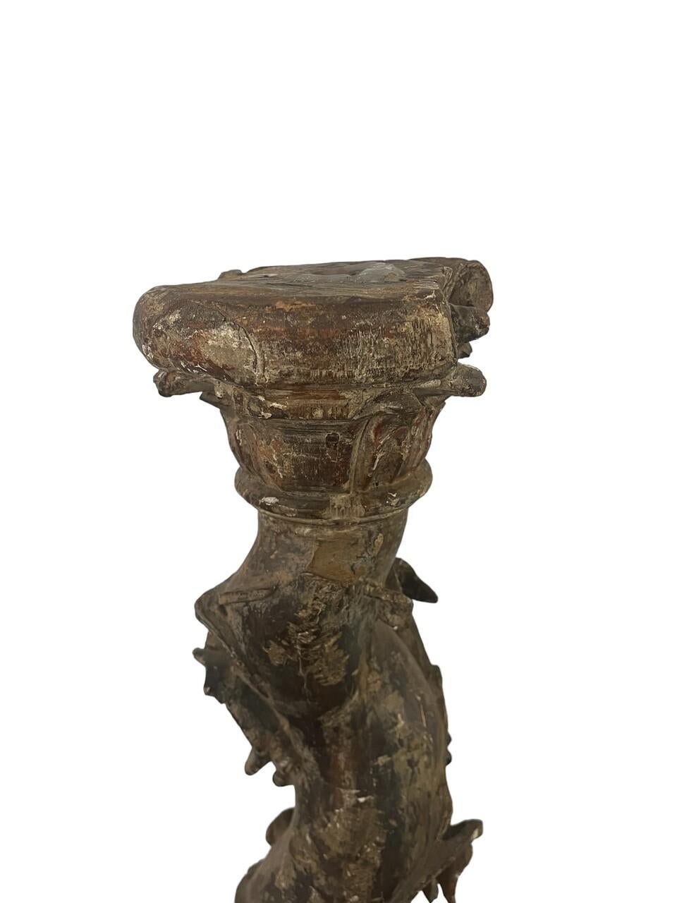 Bois Colonne A Solomon du 17e siècle, sculptée et dorée en vente