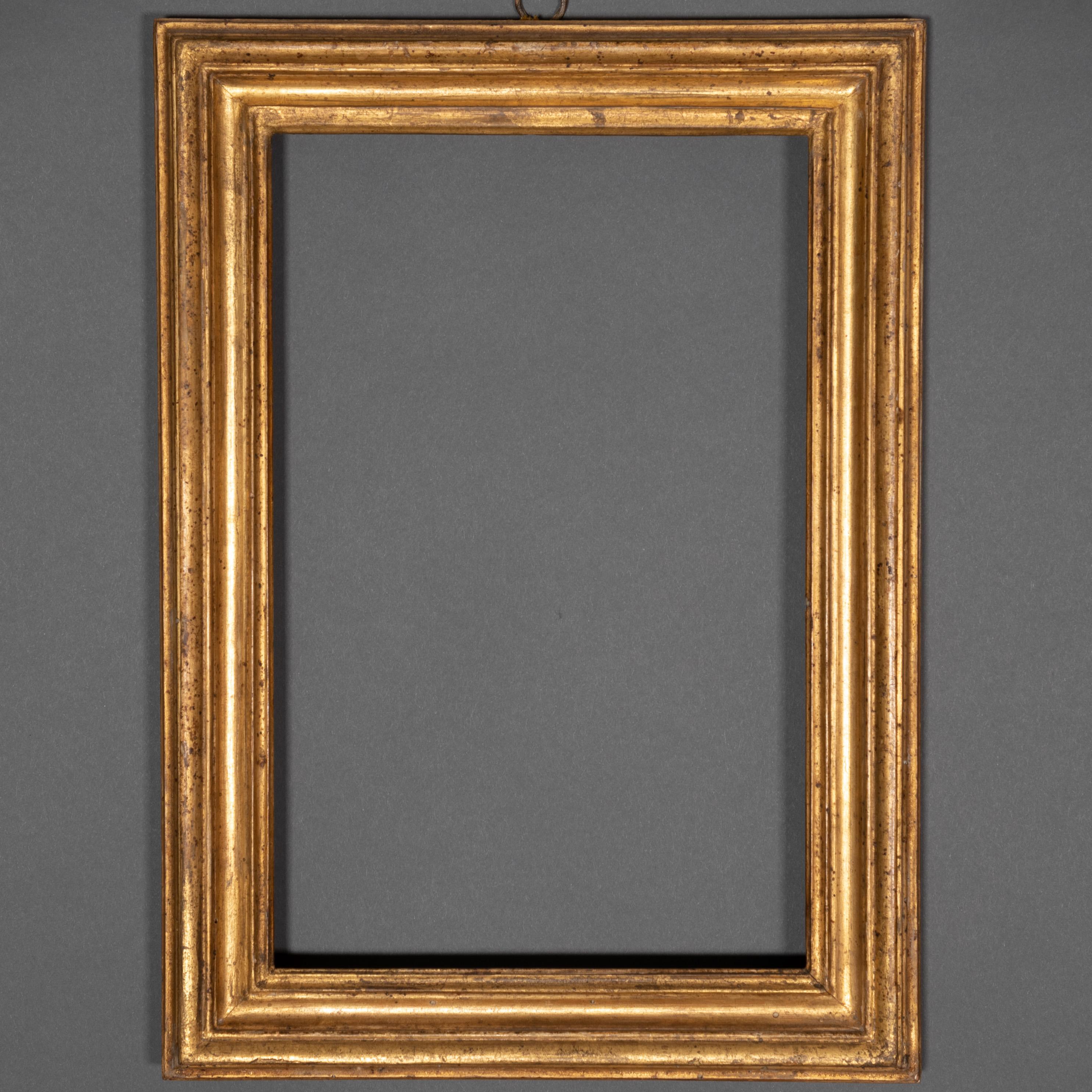 Italian Salvator Rosa last 17th century giltwood frame.
Internal measurements cm 20 x 30

Pure example of Italian Salvator Rosa gild wood frame of 17th century.
