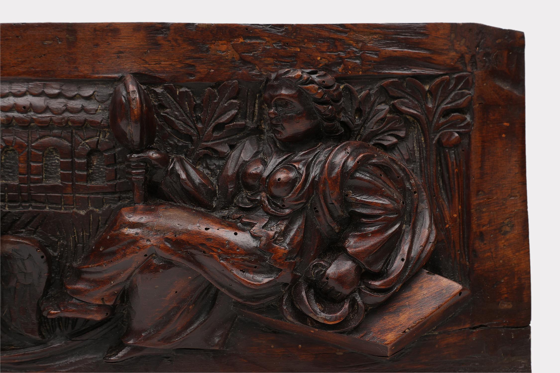 Gothique Panneau gothique en chêne sculpté à la main du 17e siècle provenant de Belgique en vente