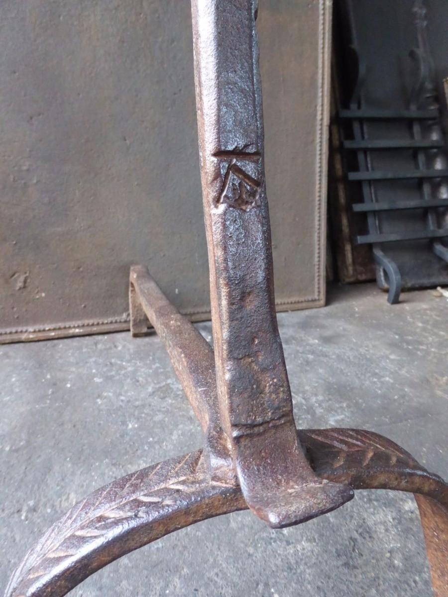 Andirons oder Feuerböcke aus der Gotik des 17. (Geschmiedet) im Angebot