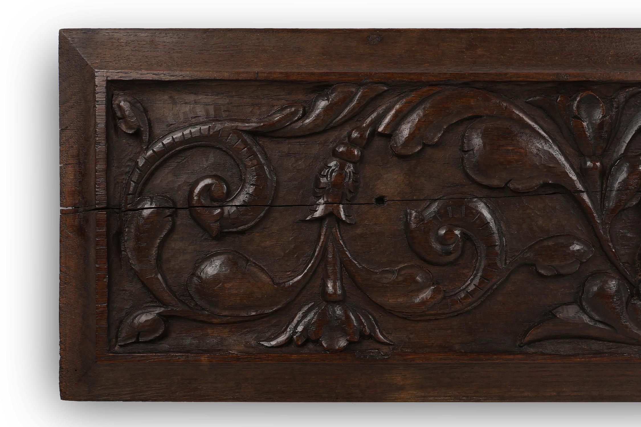 17th Century Gothic sculpted oak panel, Belgium In Good Condition For Sale In Meulebeke, BE