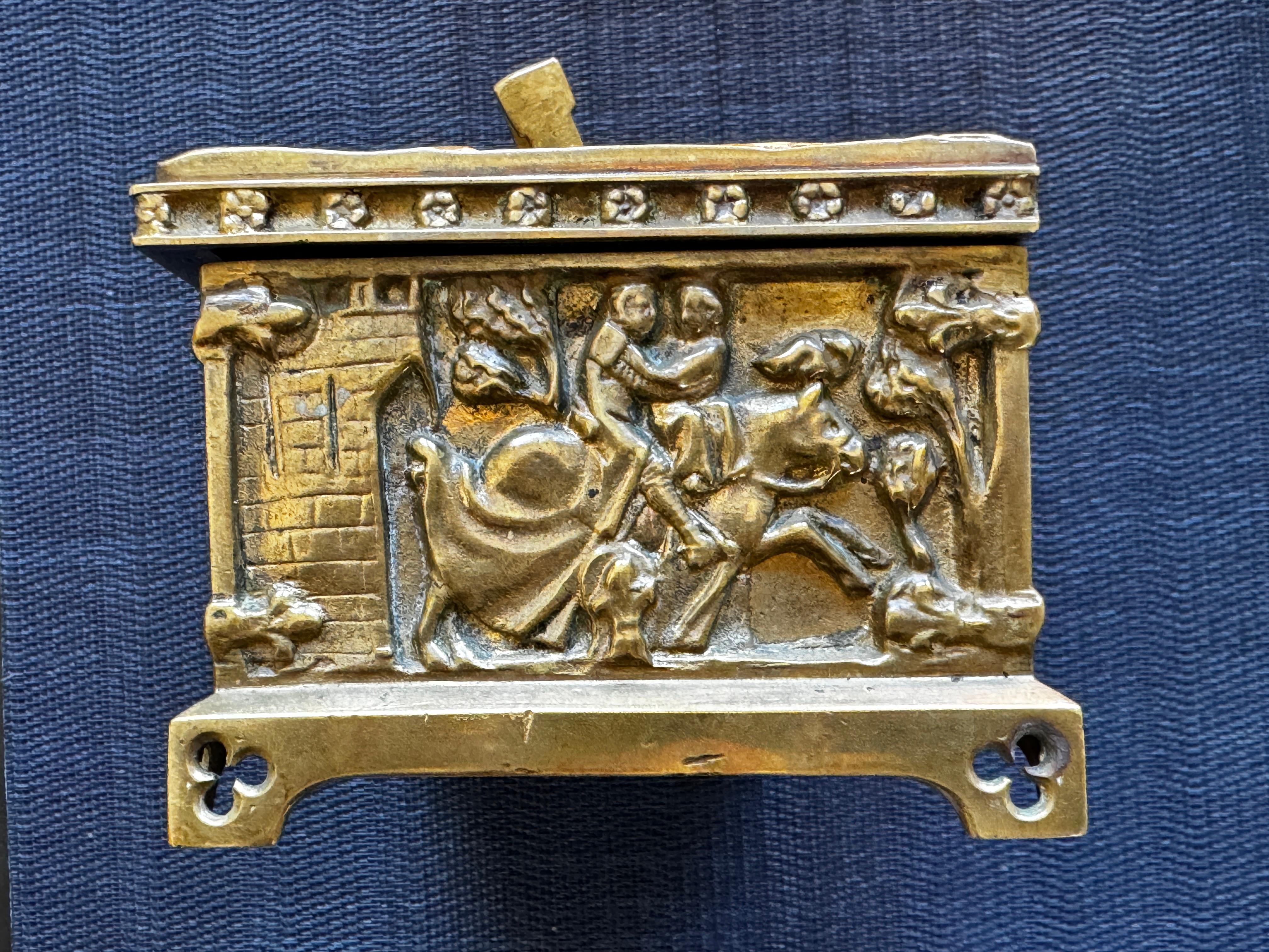 19th Century Gothic Style Bronze Reliquary Box With Repousse Figures For Sale 10