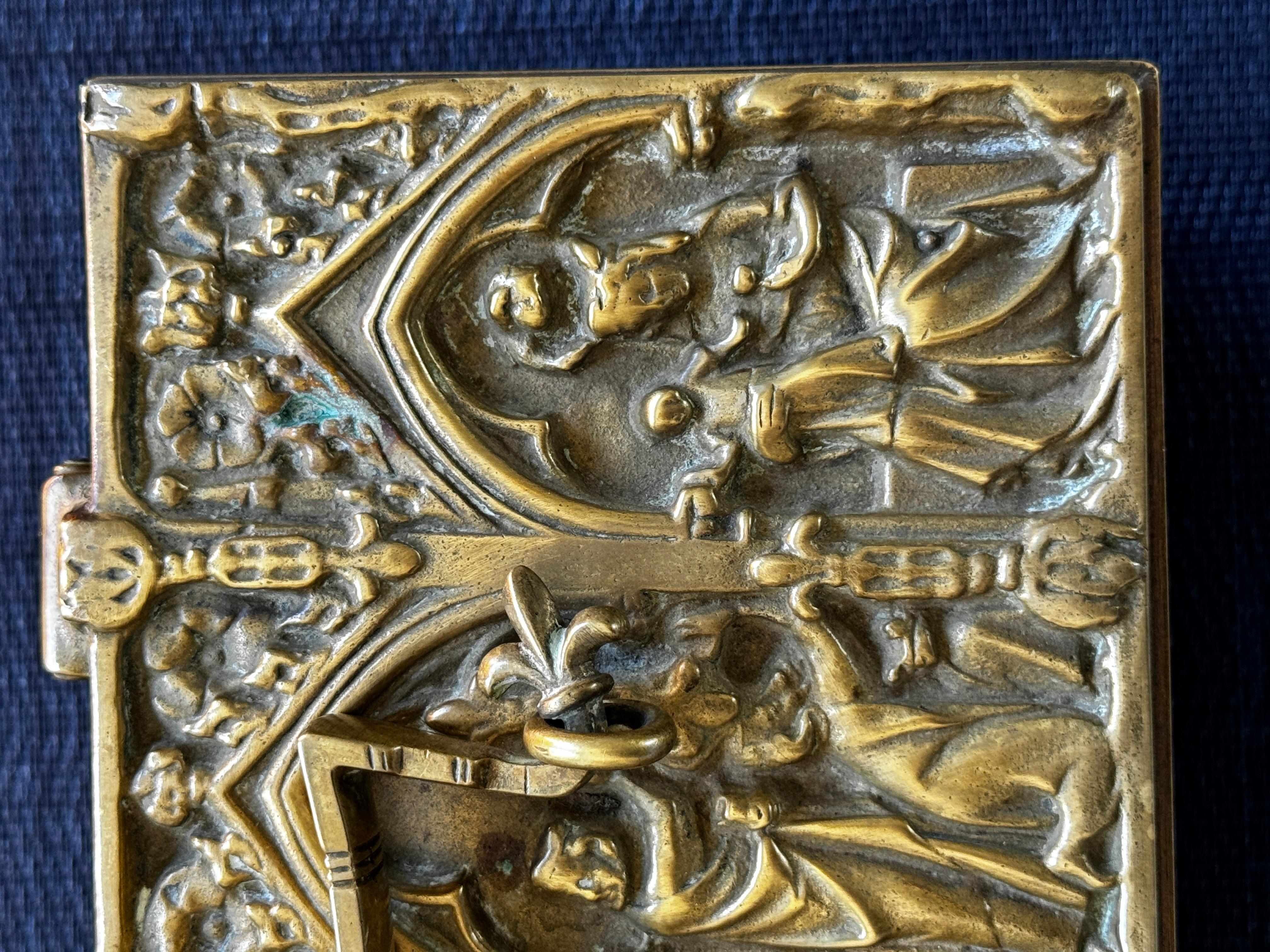 19th Century Gothic Style Bronze Reliquary Box With Repousse Figures For Sale 2
