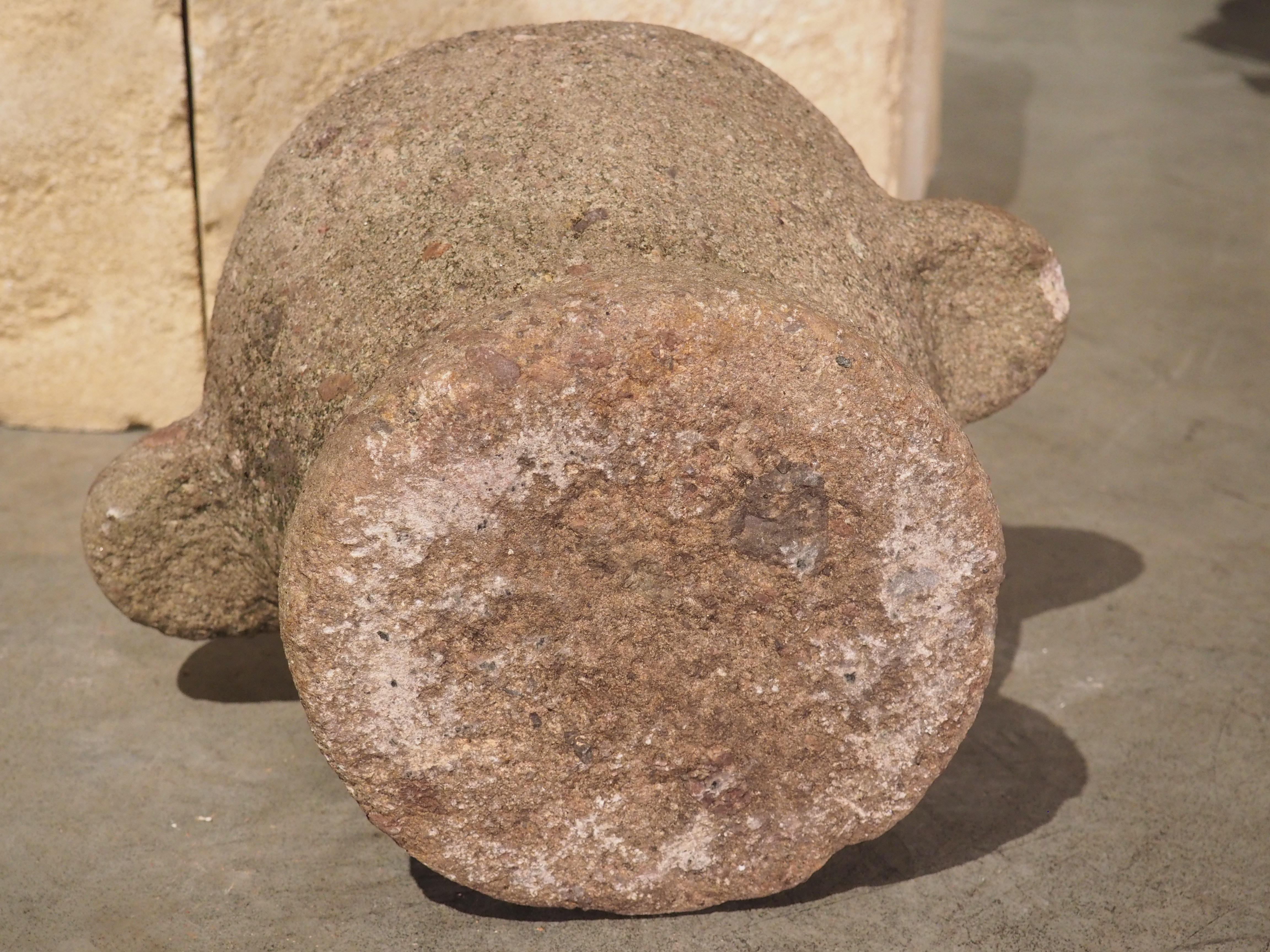 Mortero rosa de granito del siglo XVII procedente de Bretaña, Francia en venta 6