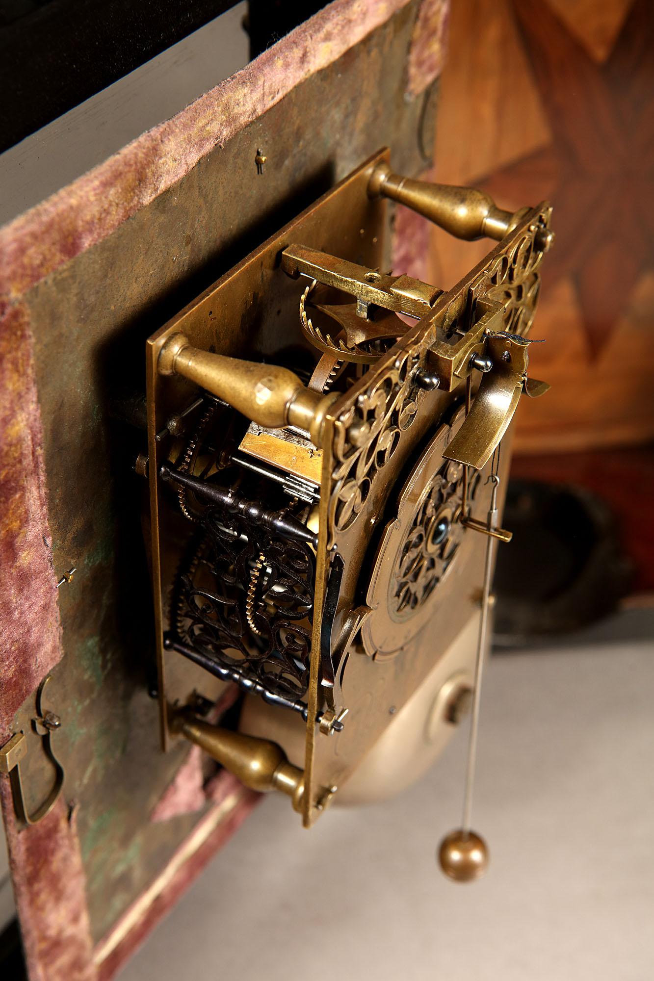 17th Century Hague Clock Signed by Pieter Visbagh, circa 1675 In Good Condition For Sale In Oxfordshire, United Kingdom