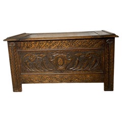 17. Jahrhundert Hand geschnitzt Oak Coffer mit Deckel und Lagerung