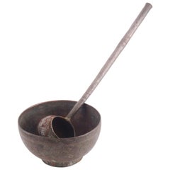 Schwere Kupferschalen des 17. Jahrhunderts mit Zinn überzogener Schöpfkelle, handgefertigt