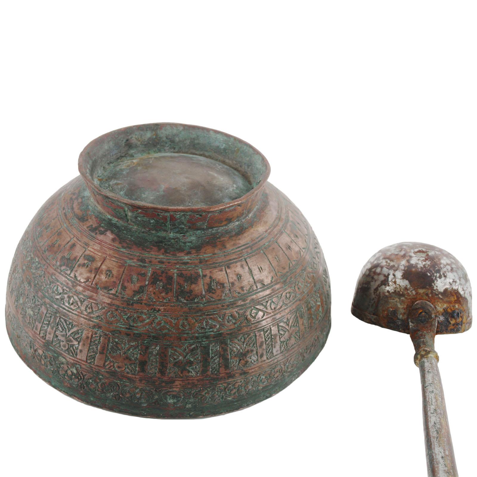 Marocain Bols en cuivre lourd du 17ème siècle avec louche recouverte d'étain, faits à la main en vente