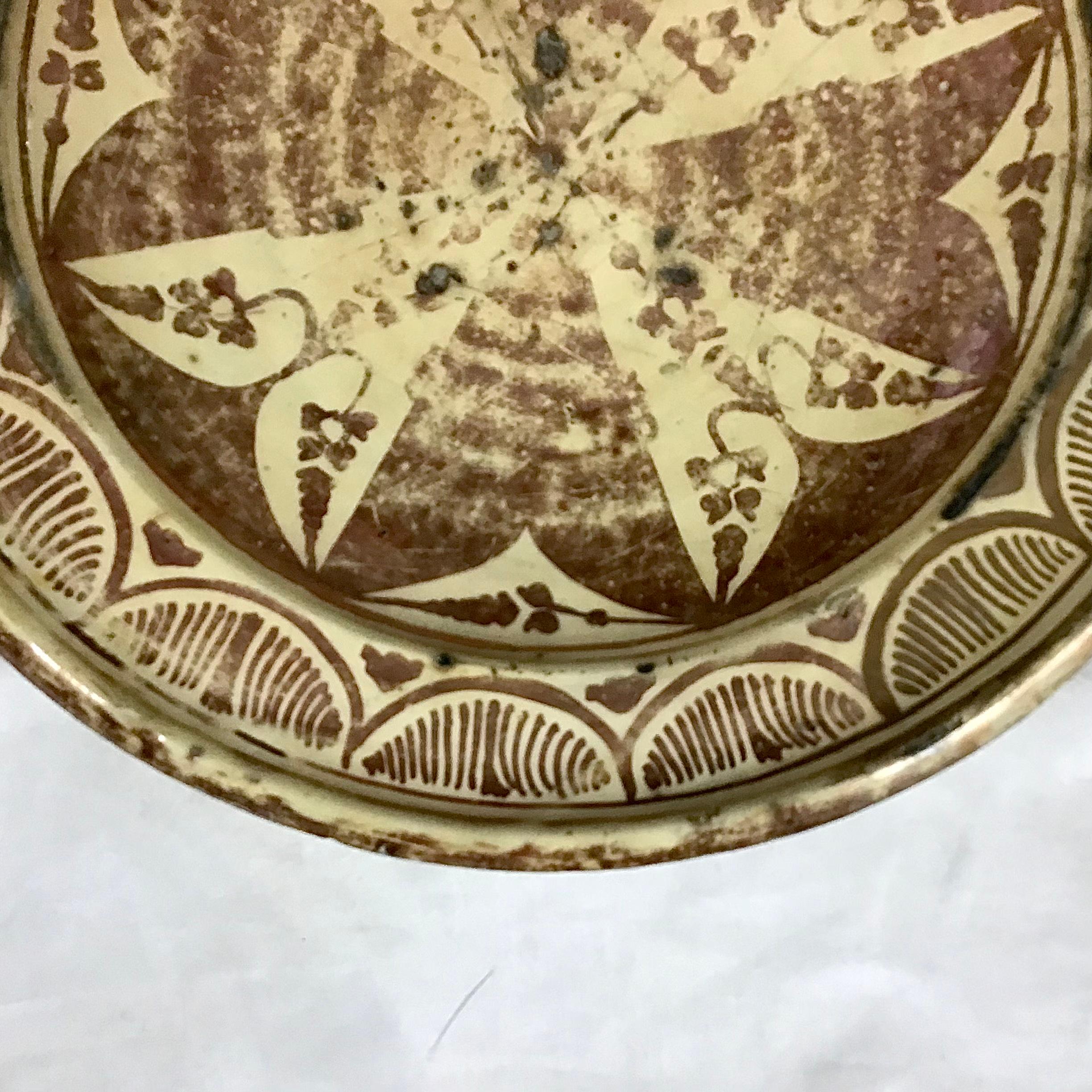 17th Century Hispano-Moresque Copper-Lustre Charger In Fair Condition For Sale In Bradenton, FL