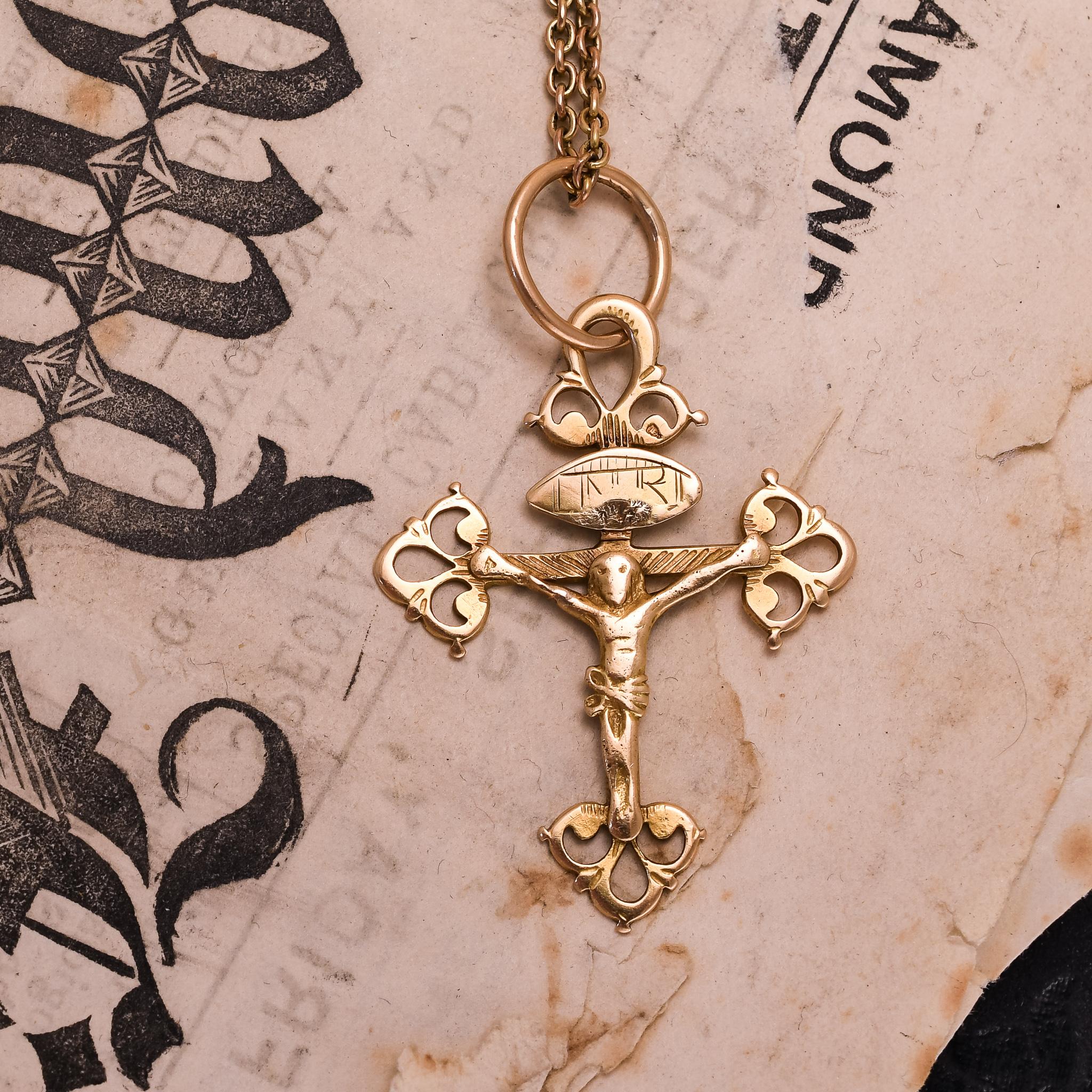 17th Century Iberian Gold Crucifix Pendant In Fair Condition In Sale, Cheshire