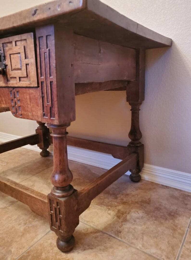 Table rustique ibérique du XVIIe siècle Bon état - En vente à Forney, TX