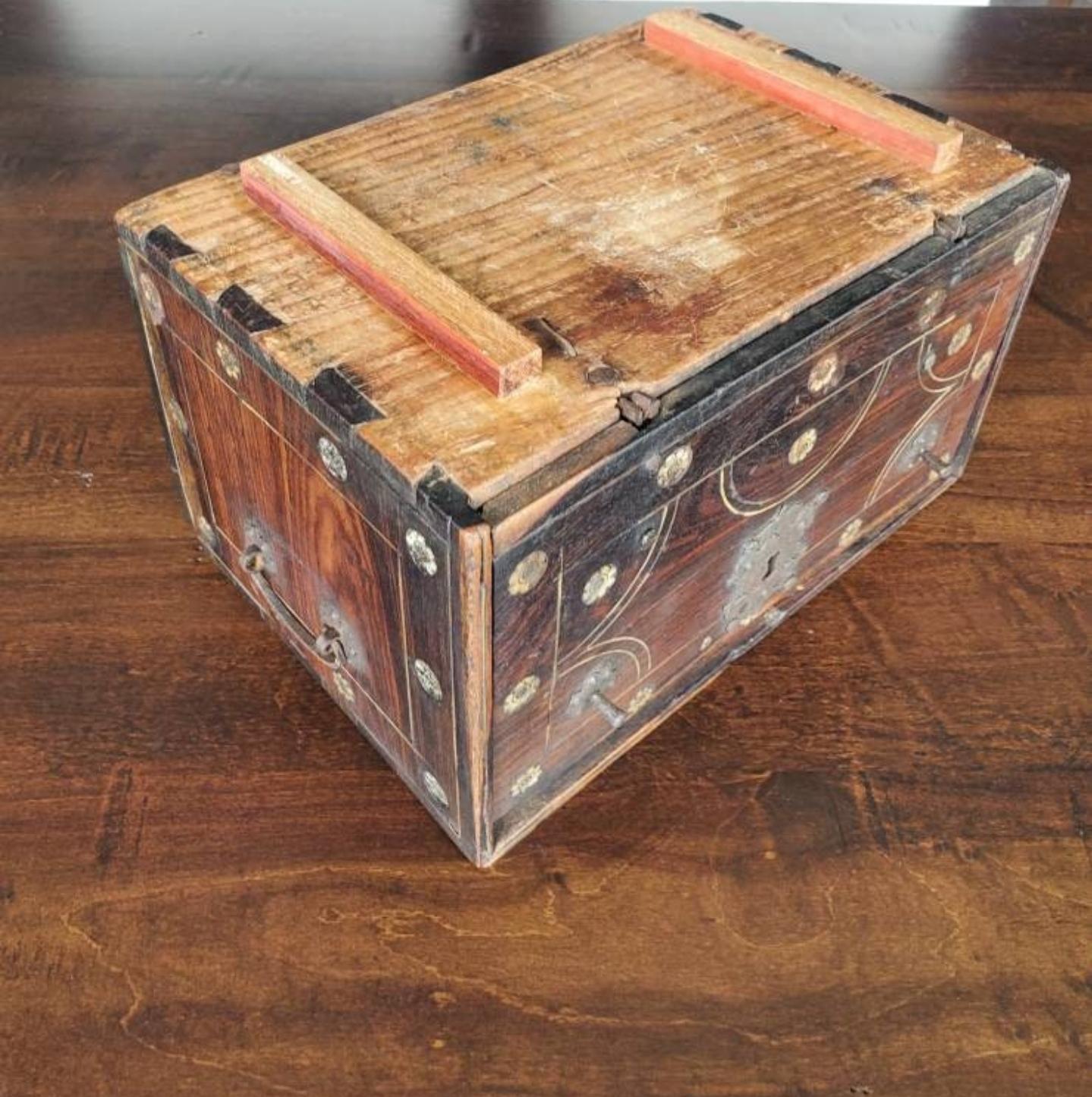 Scarce 17th Century Indo-Portuguese Caixa Contador - Antique Table Box  2