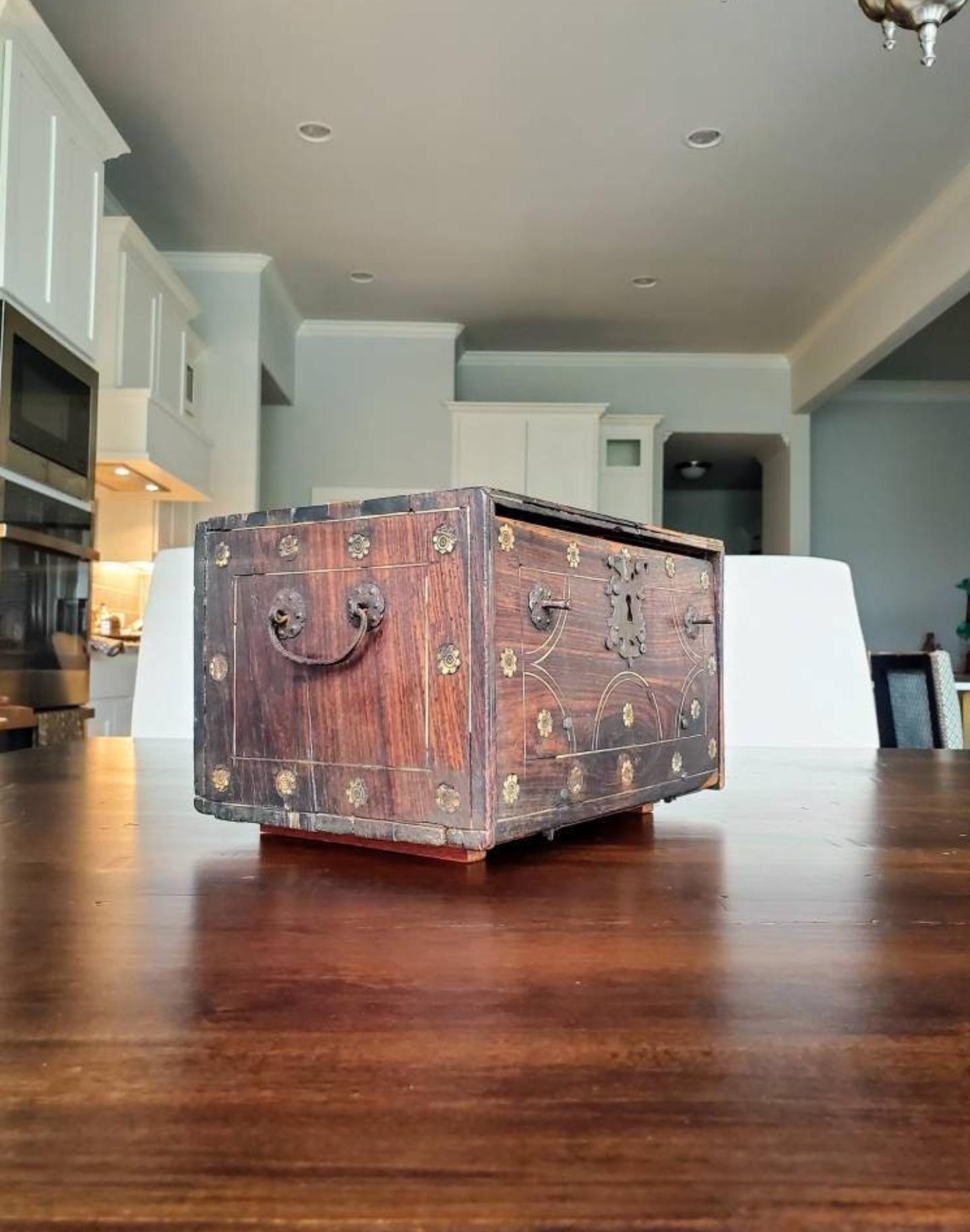 Scarce 17th Century Indo-Portuguese Caixa Contador - Antique Table Box  3