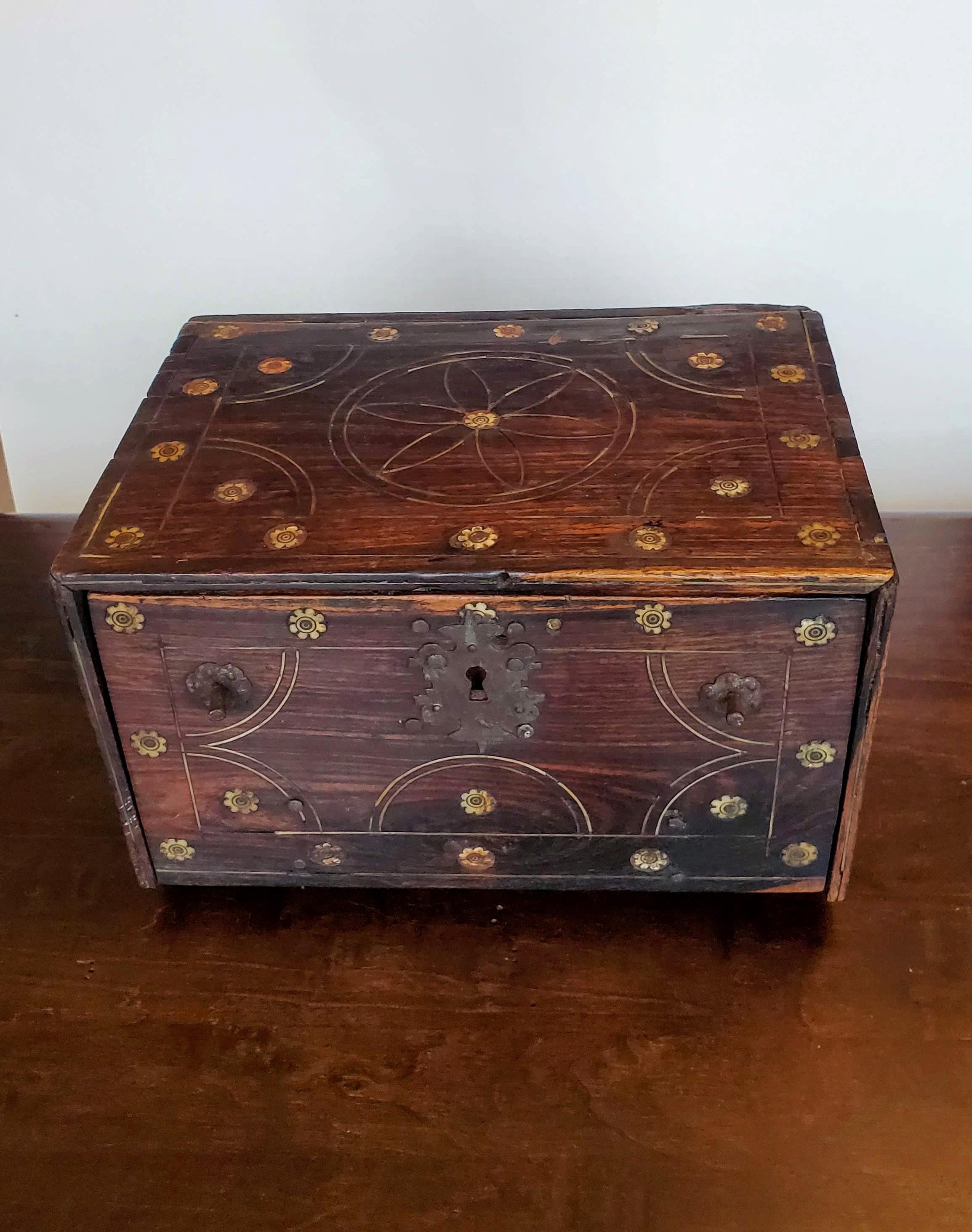 Scarce 17th Century Indo-Portuguese Caixa Contador - Antique Table Box  4