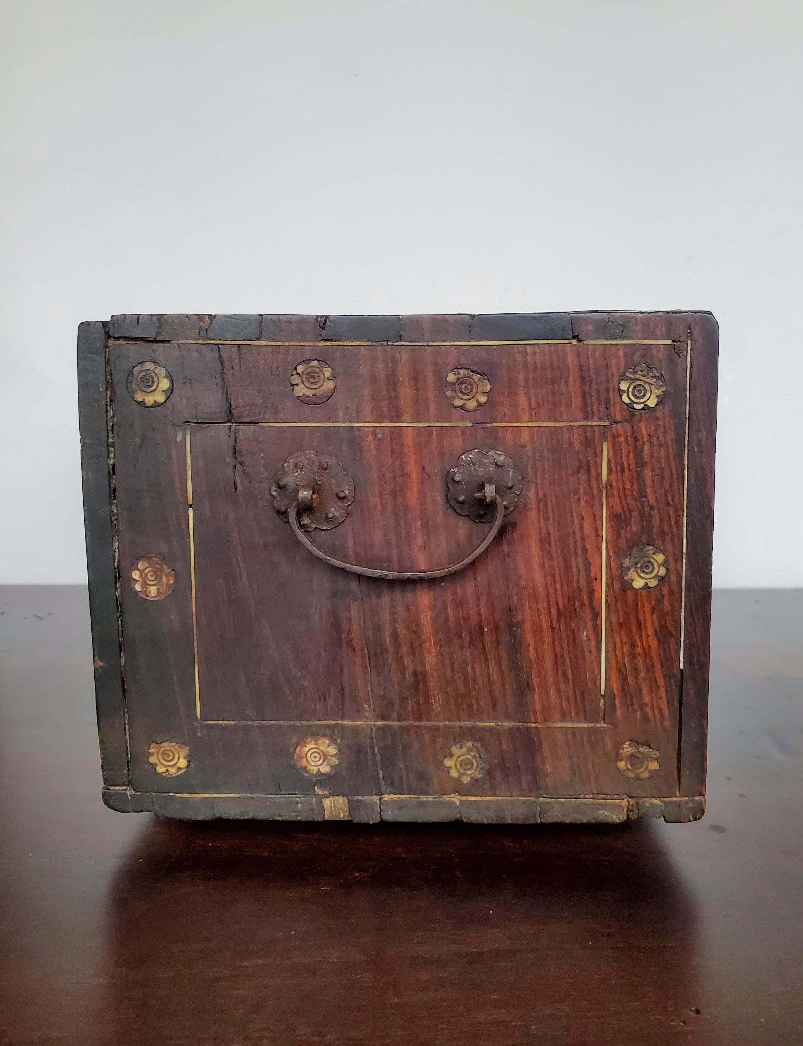 Scarce 17th Century Indo-Portuguese Caixa Contador - Antique Table Box  5