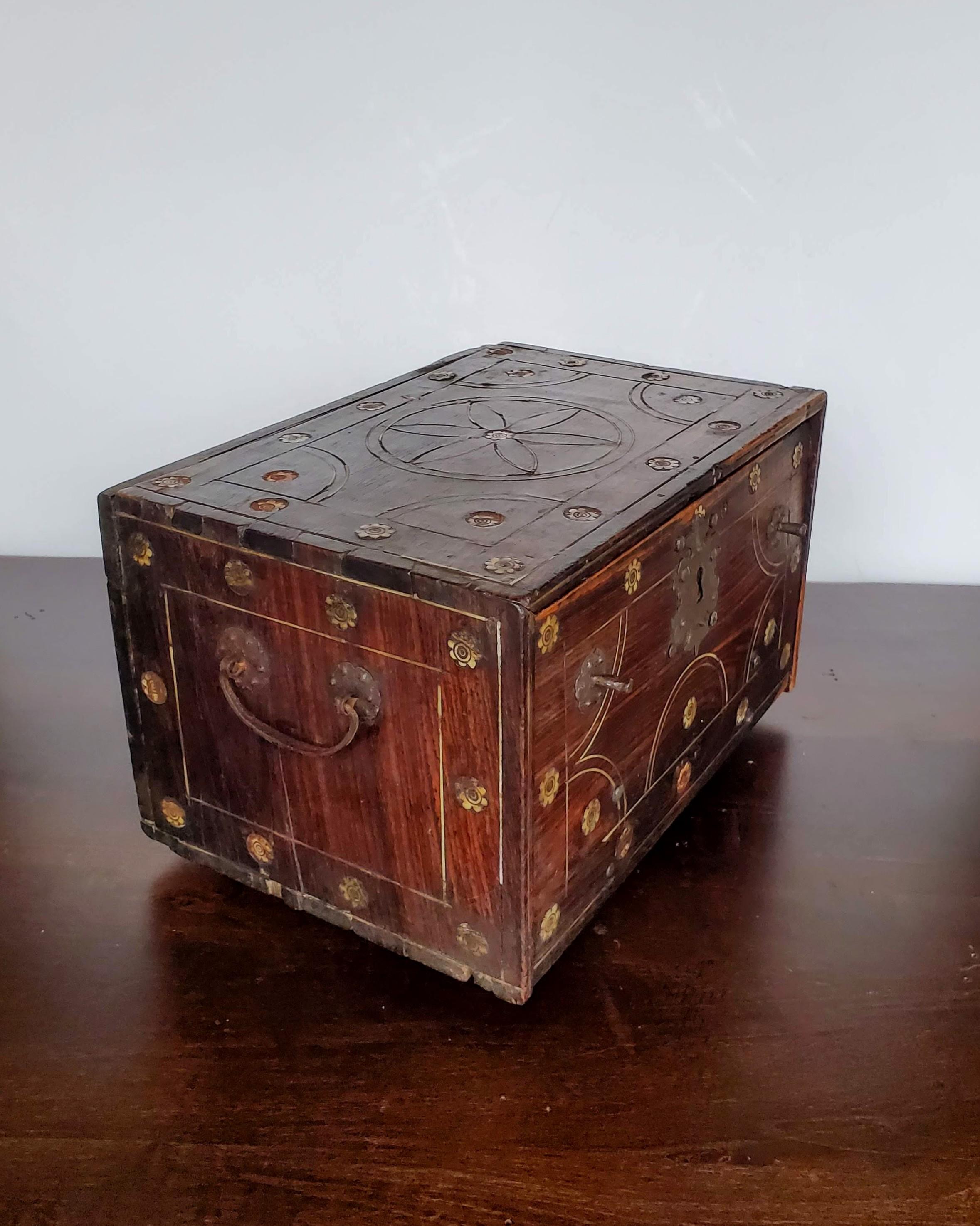Scarce 17th Century Indo-Portuguese Caixa Contador - Antique Table Box  6