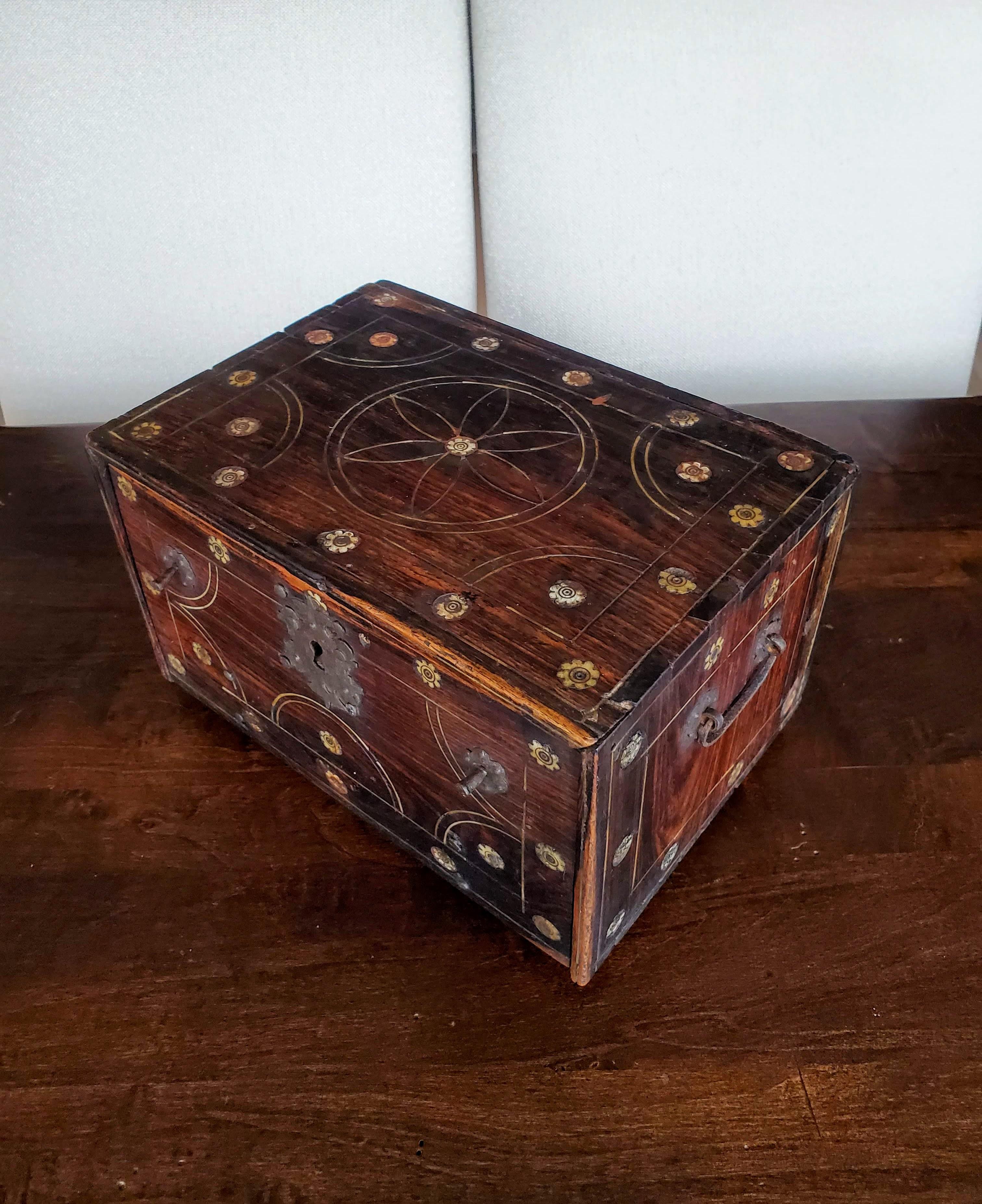 Scarce 17th Century Indo-Portuguese Caixa Contador - Antique Table Box 7