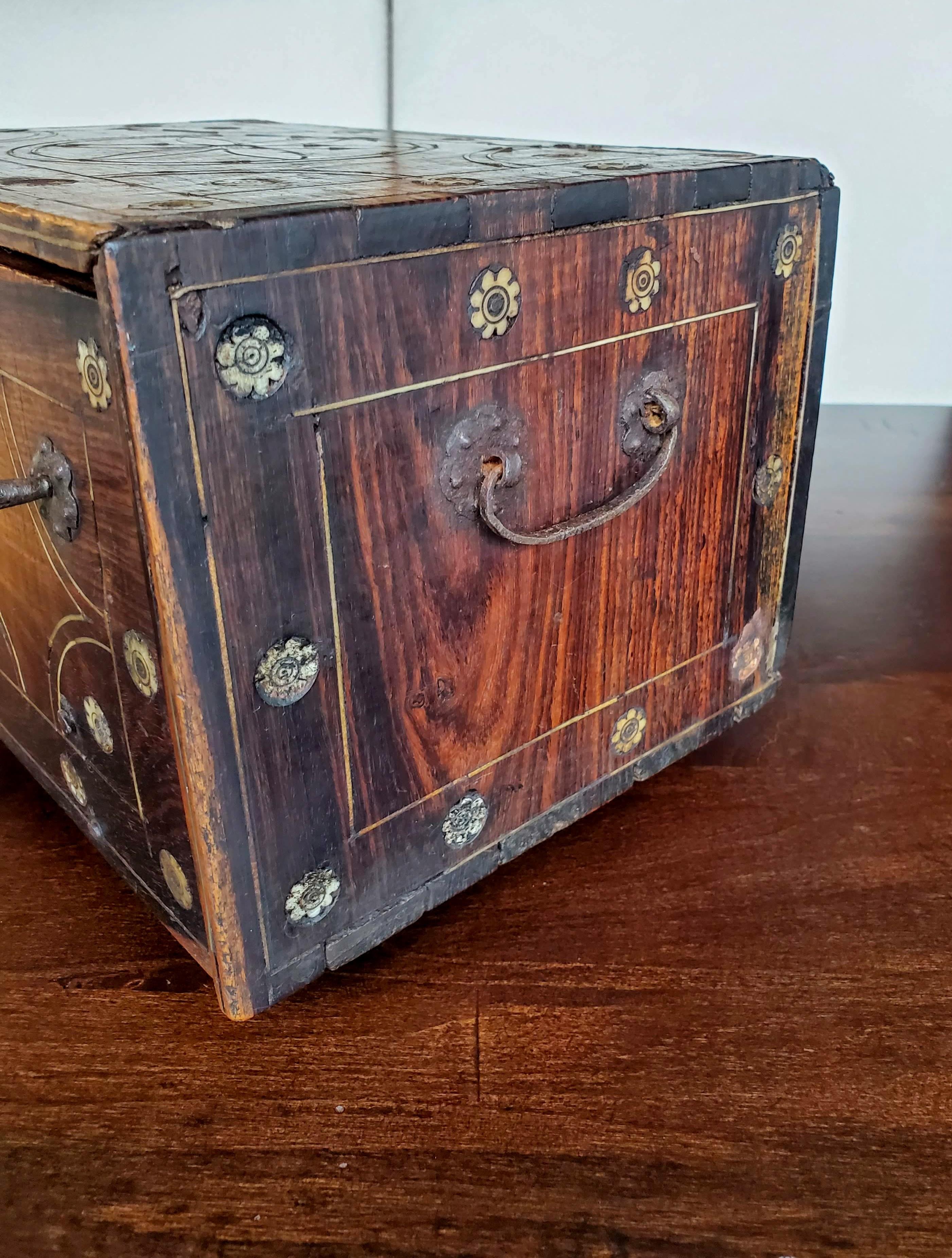 Scarce 17th Century Indo-Portuguese Caixa Contador - Antique Table Box  8