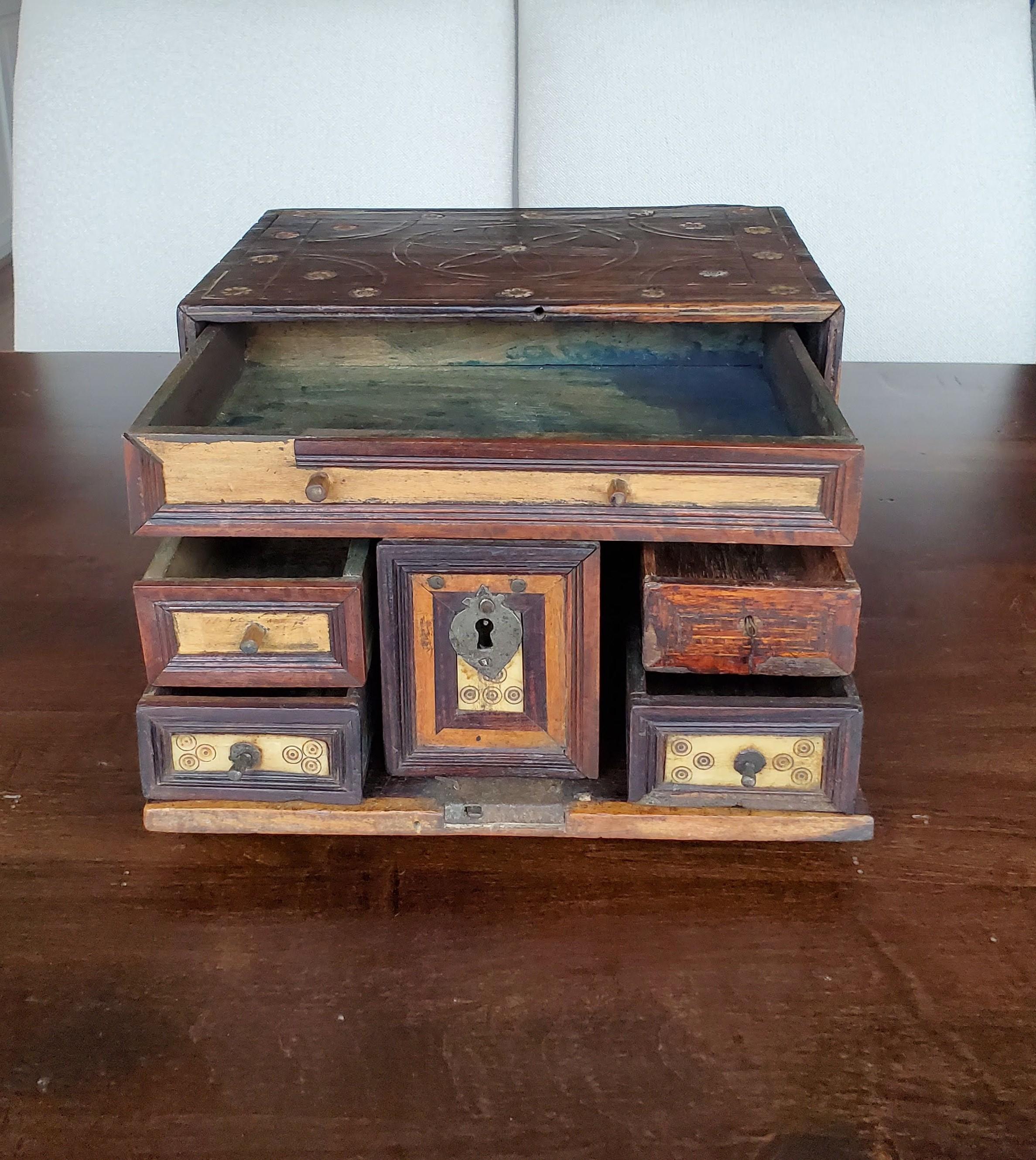 Scarce 17th Century Indo-Portuguese Caixa Contador - Antique Table Box  9