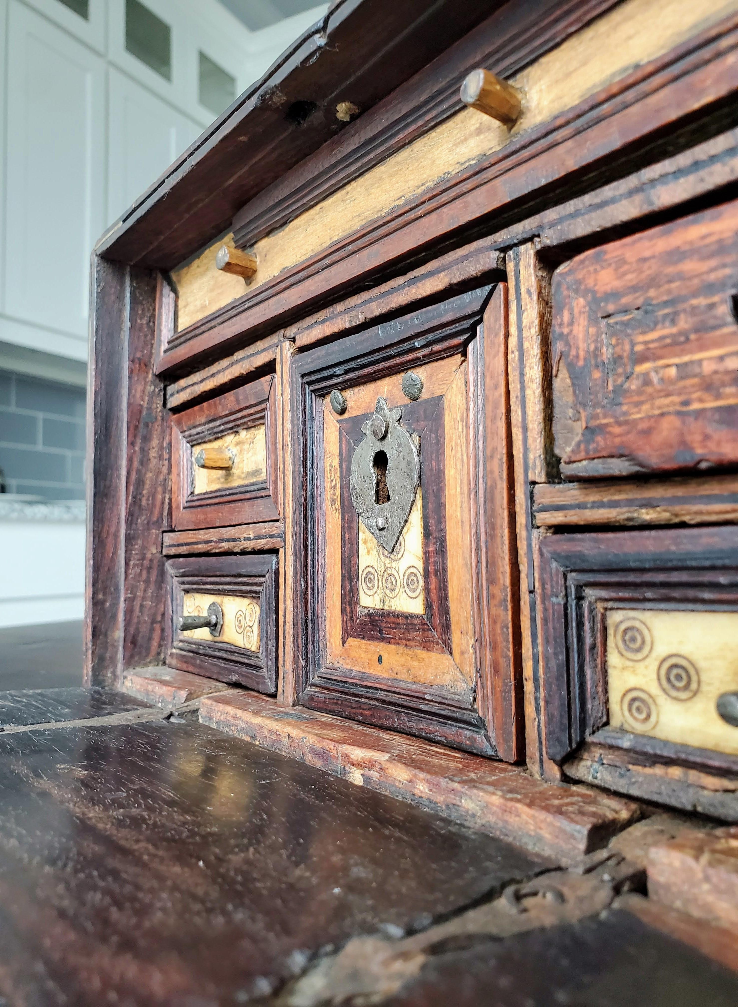 Scarce 17th Century Indo-Portuguese Caixa Contador - Antique Table Box  11