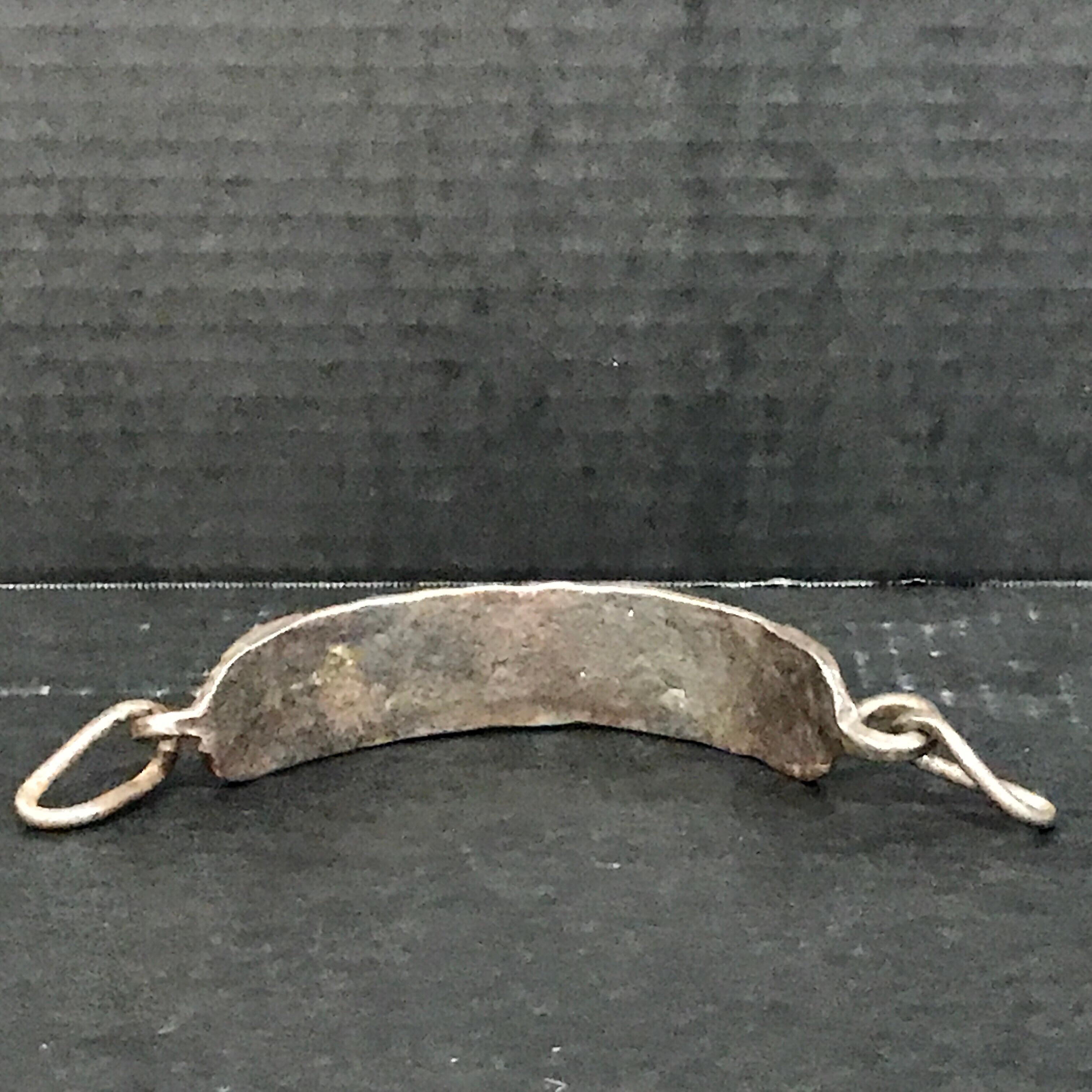 Collier de chien en fer du 17e siècle, monté dans un musée en vente 5