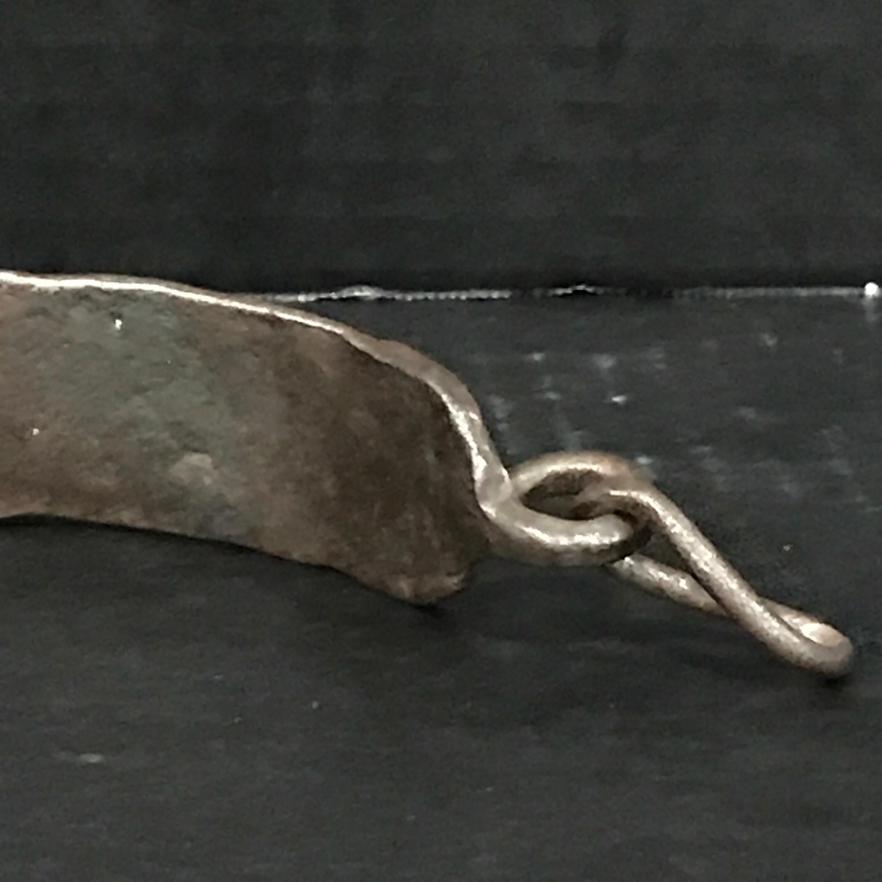 Collier de chien en fer du 17e siècle, monté dans un musée en vente 6