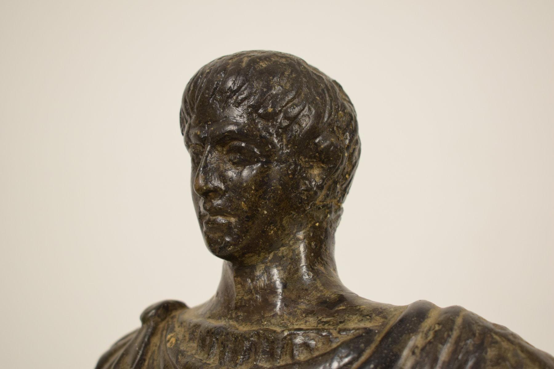 Siglo XVII, busto antiguo italiano tallado en piedra de emperador romano en venta 3
