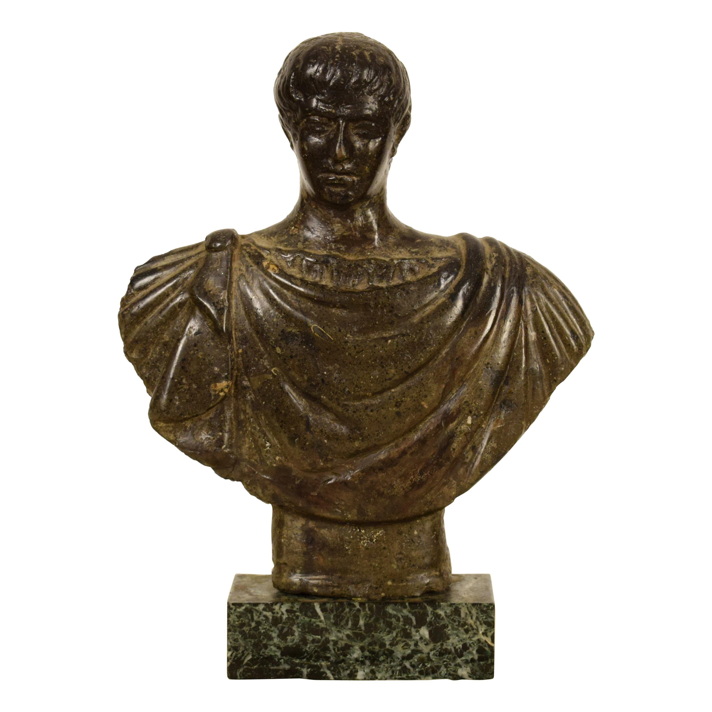 17. Jahrhundert:: Italienische antike geschnitzte Steinbüste eines römischen Kaisers im Angebot