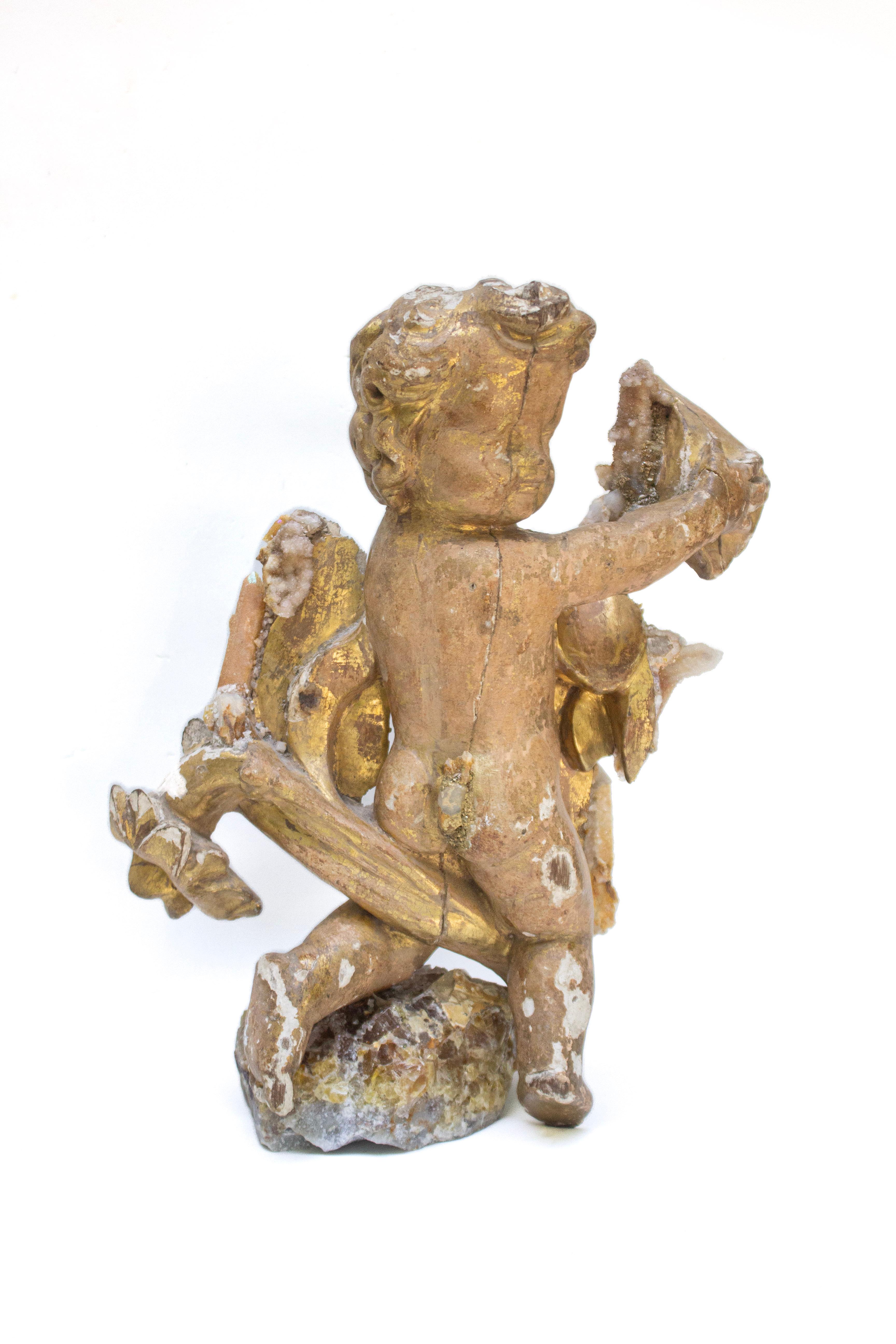 Fino al XVIII secolo Angelo italiano del XVII secolo con spirito di cactus, quarzo e matrice di cristallo di calcite in vendita