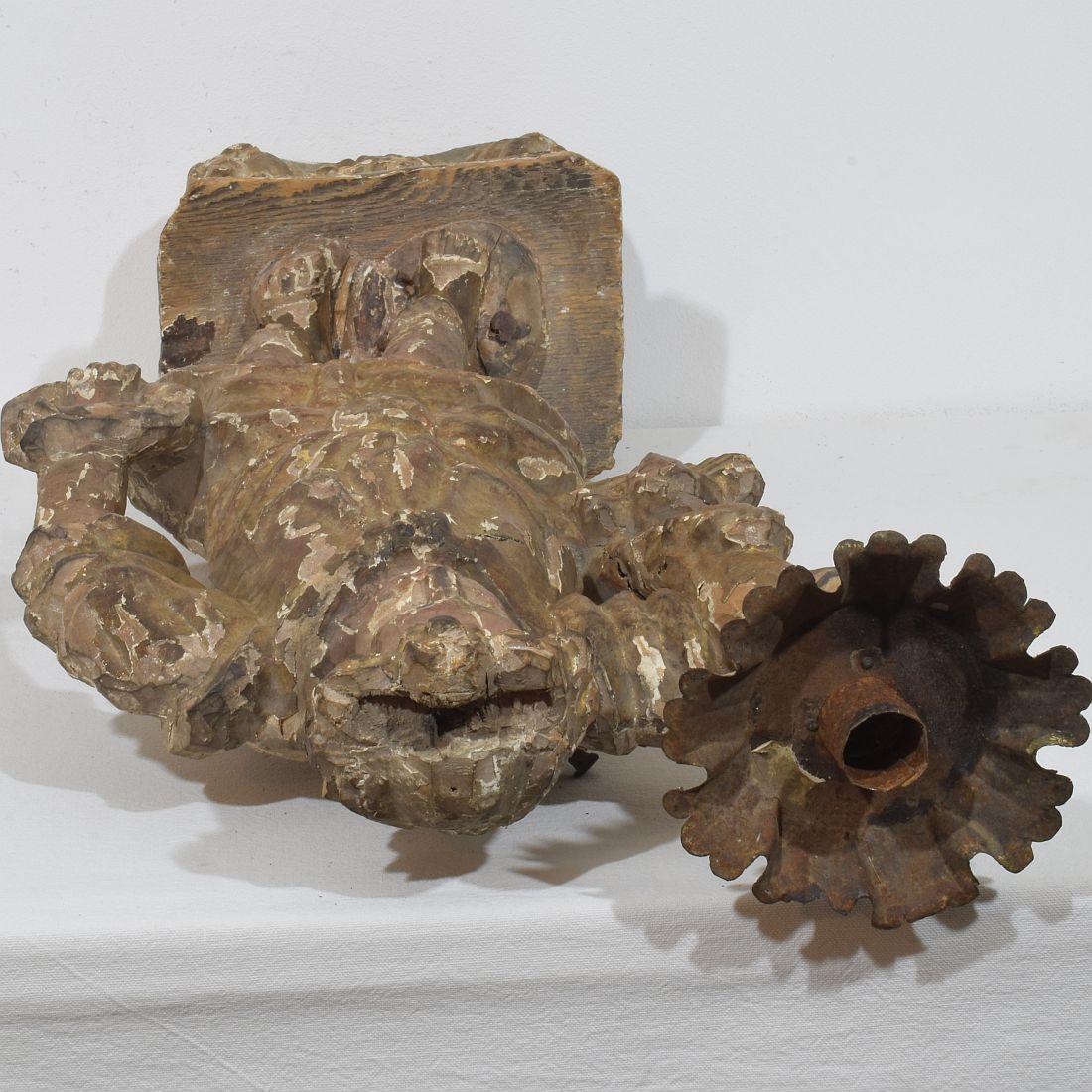 Figure d'ange baroque italienne du 17ème siècle avec bougeoir en vente 12