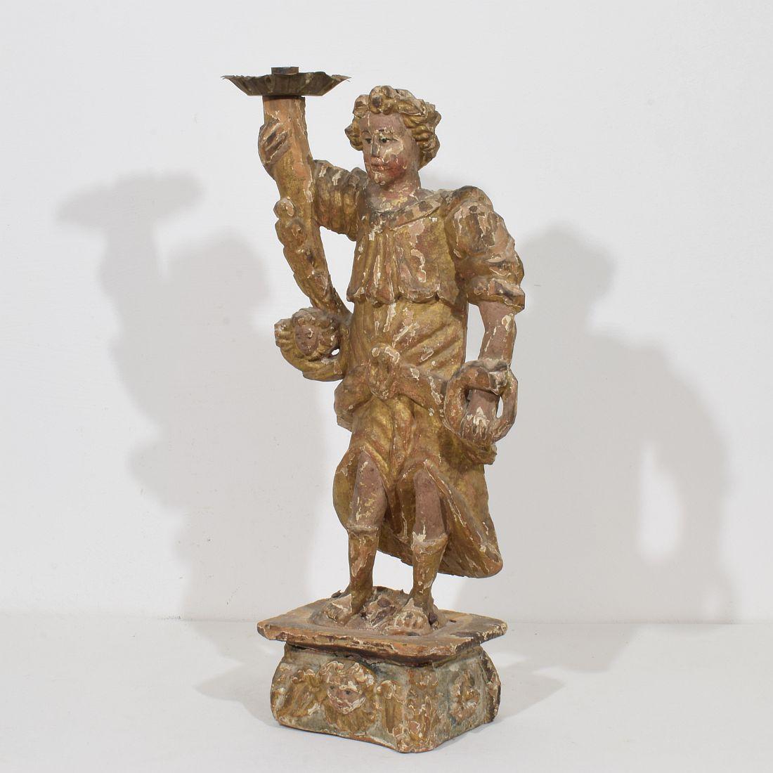 Baroque Figure d'ange baroque italienne du 17ème siècle avec bougeoir en vente