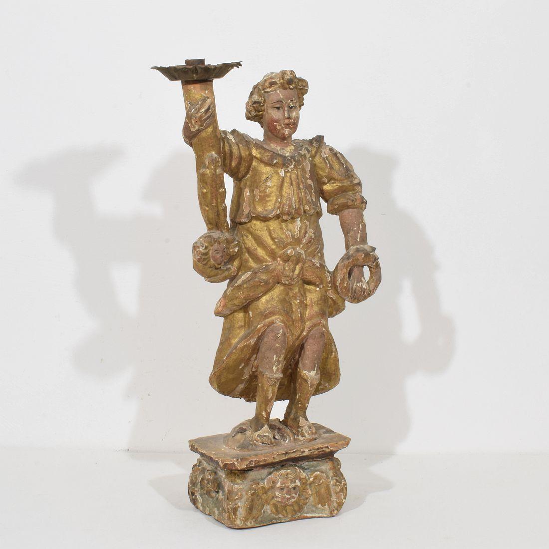 Sculpté à la main Figure d'ange baroque italienne du 17ème siècle avec bougeoir en vente