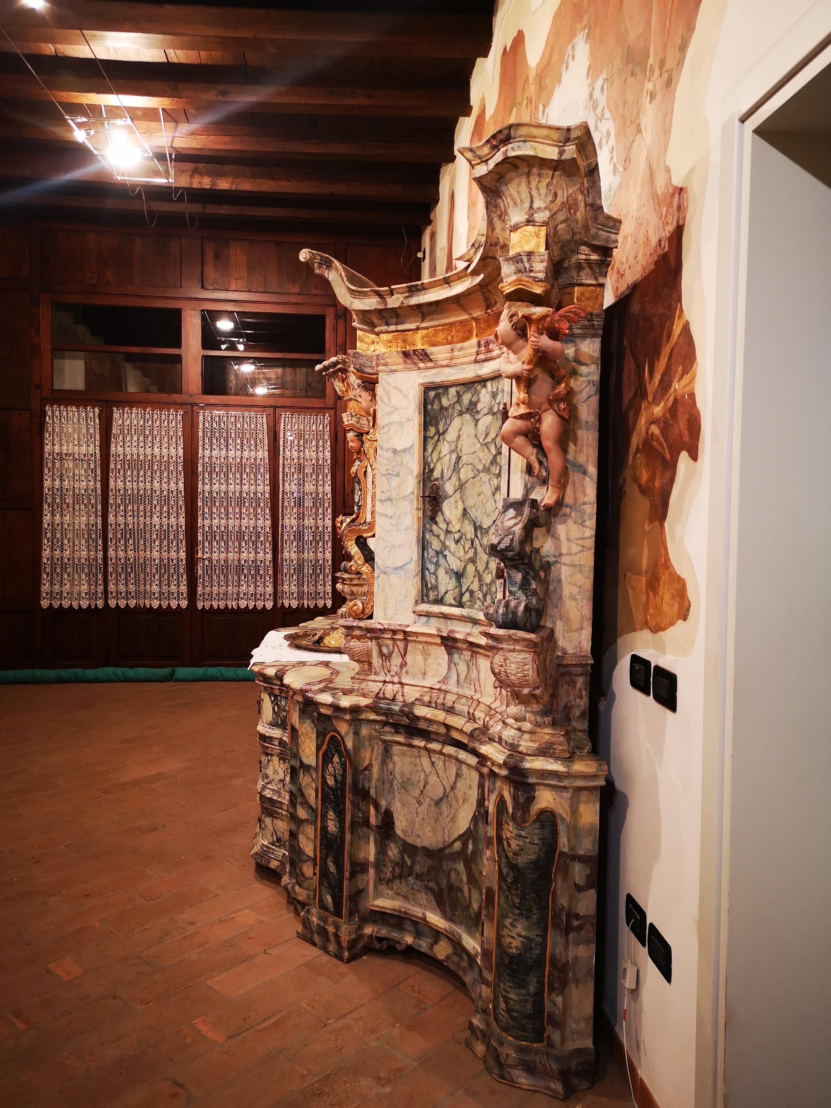 Religiöse Möbel aus lackiertem Spruce im italienischen Barockstil des 17. Jahrhunderts 1600 (Italienisch) im Angebot