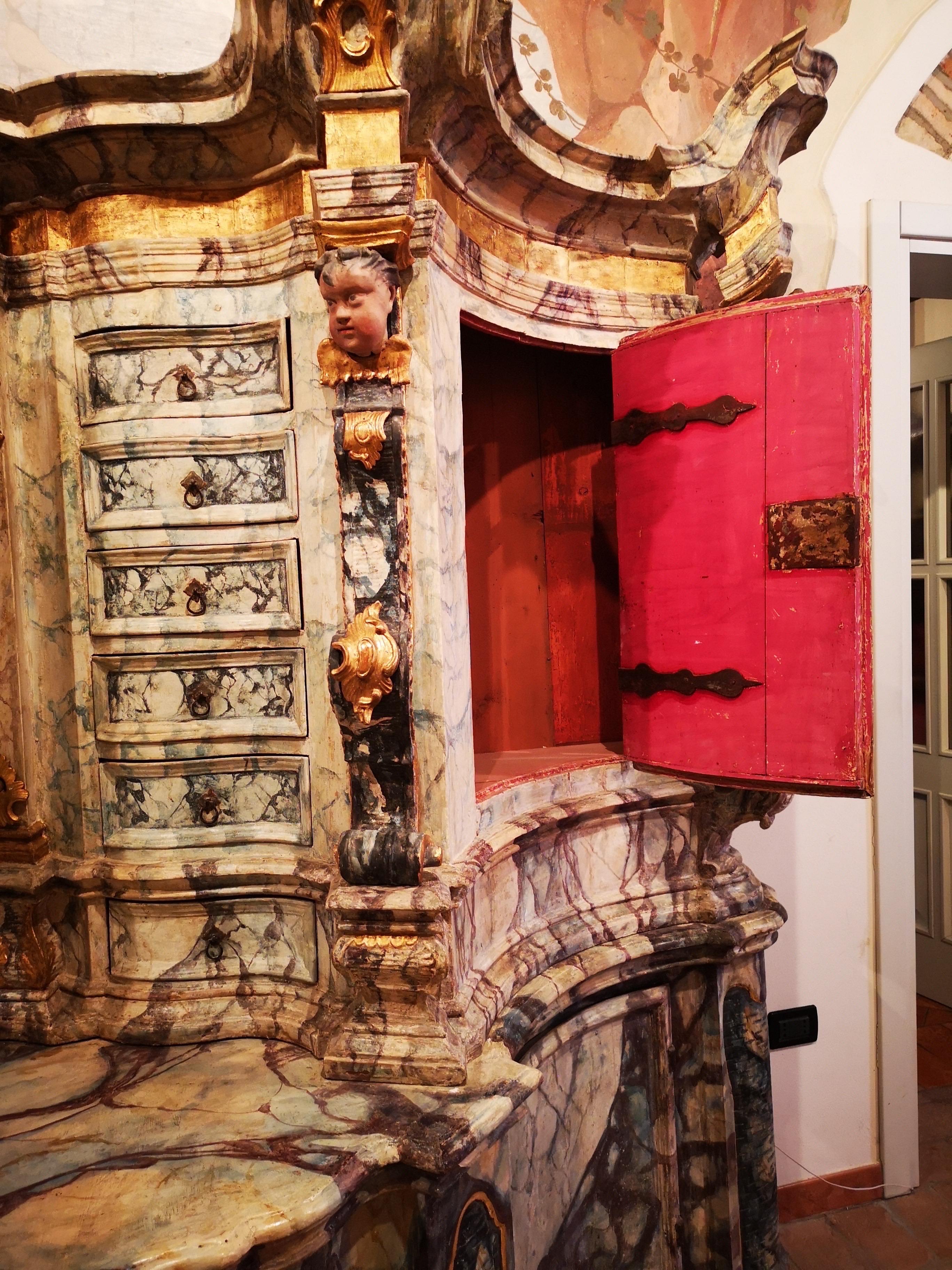 XVIIIe siècle et antérieur Meuble religieux baroque italien du 17ème siècle en écaille laquée 1600 en vente