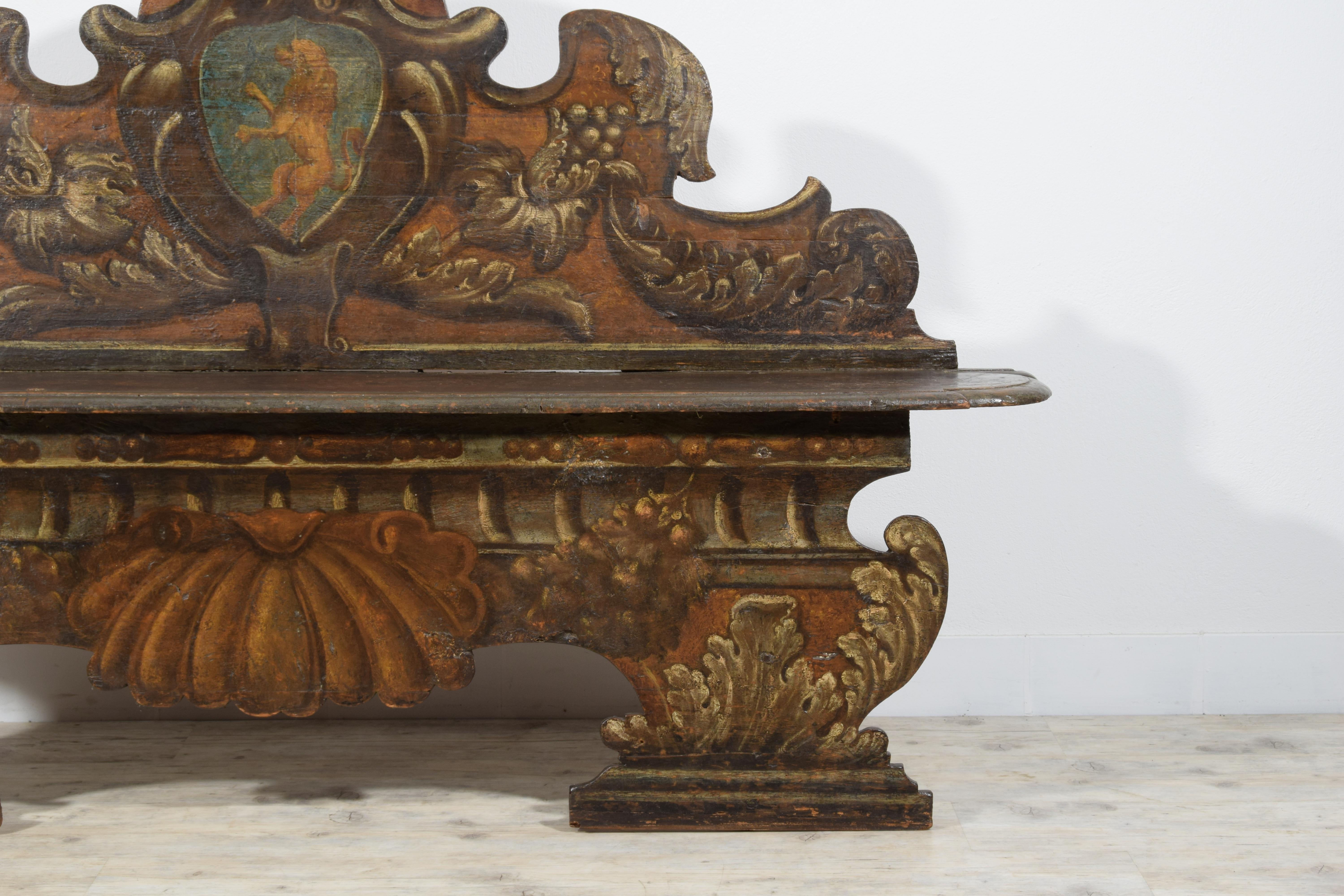 Italienische Barockbank aus lackiertem Holz aus dem 17. Jahrhundert  8