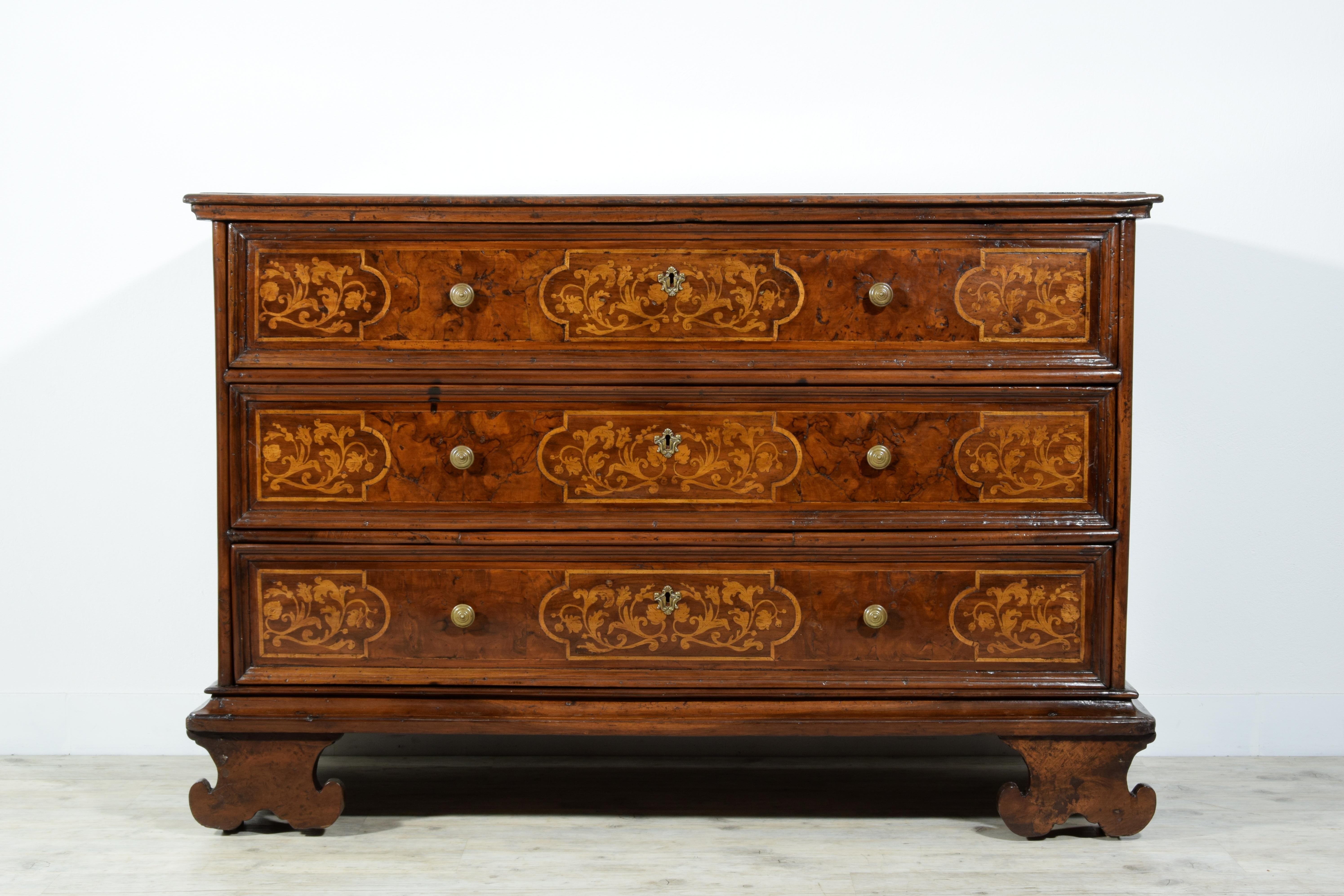 17th Century, Italian Baroque Large Walnut Chest of Drawers For Sale 6