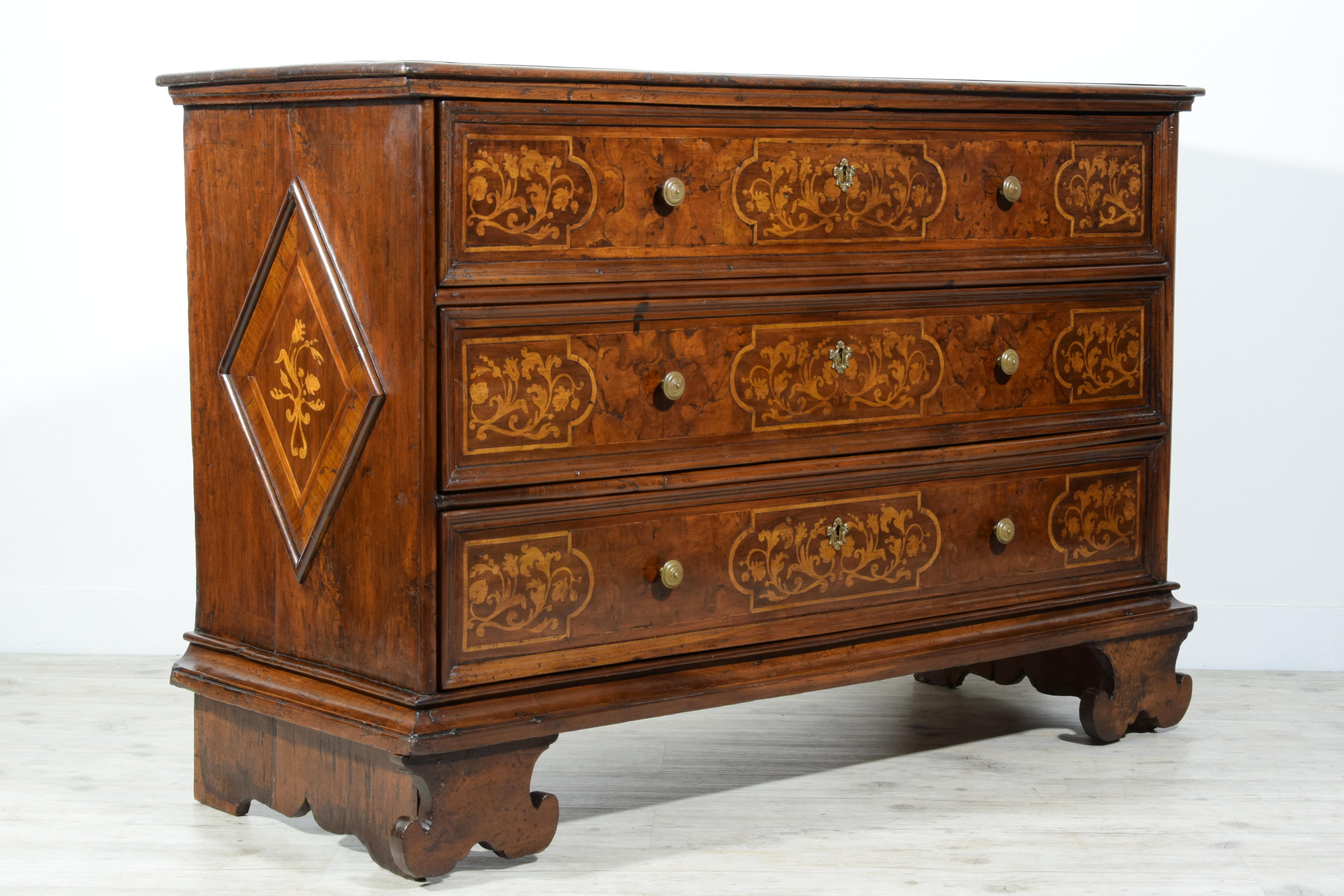 17th Century, Italian Baroque Large Walnut Chest of Drawers For Sale 11