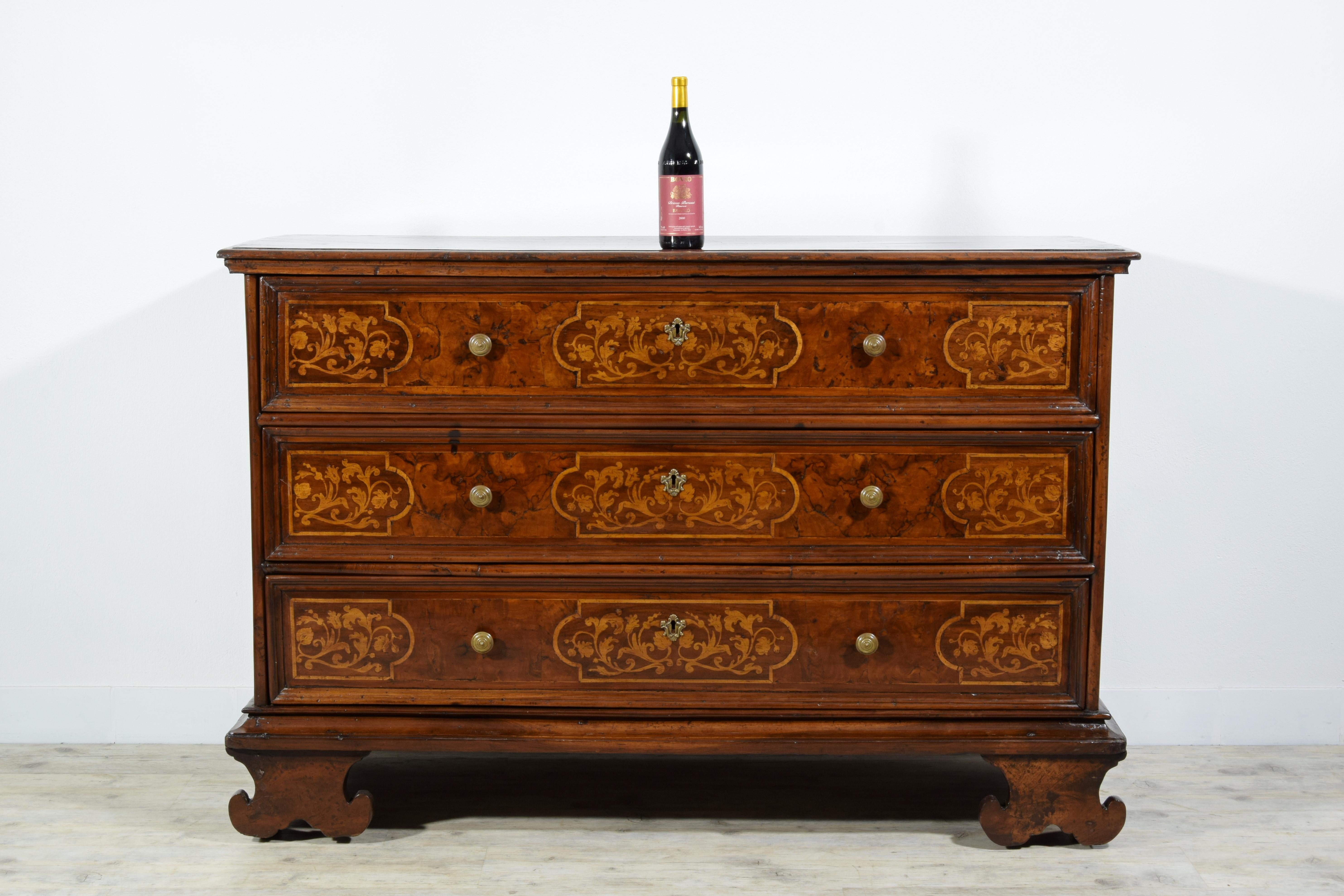 17th Century, Italian Baroque Large Walnut Chest of Drawers For Sale 1
