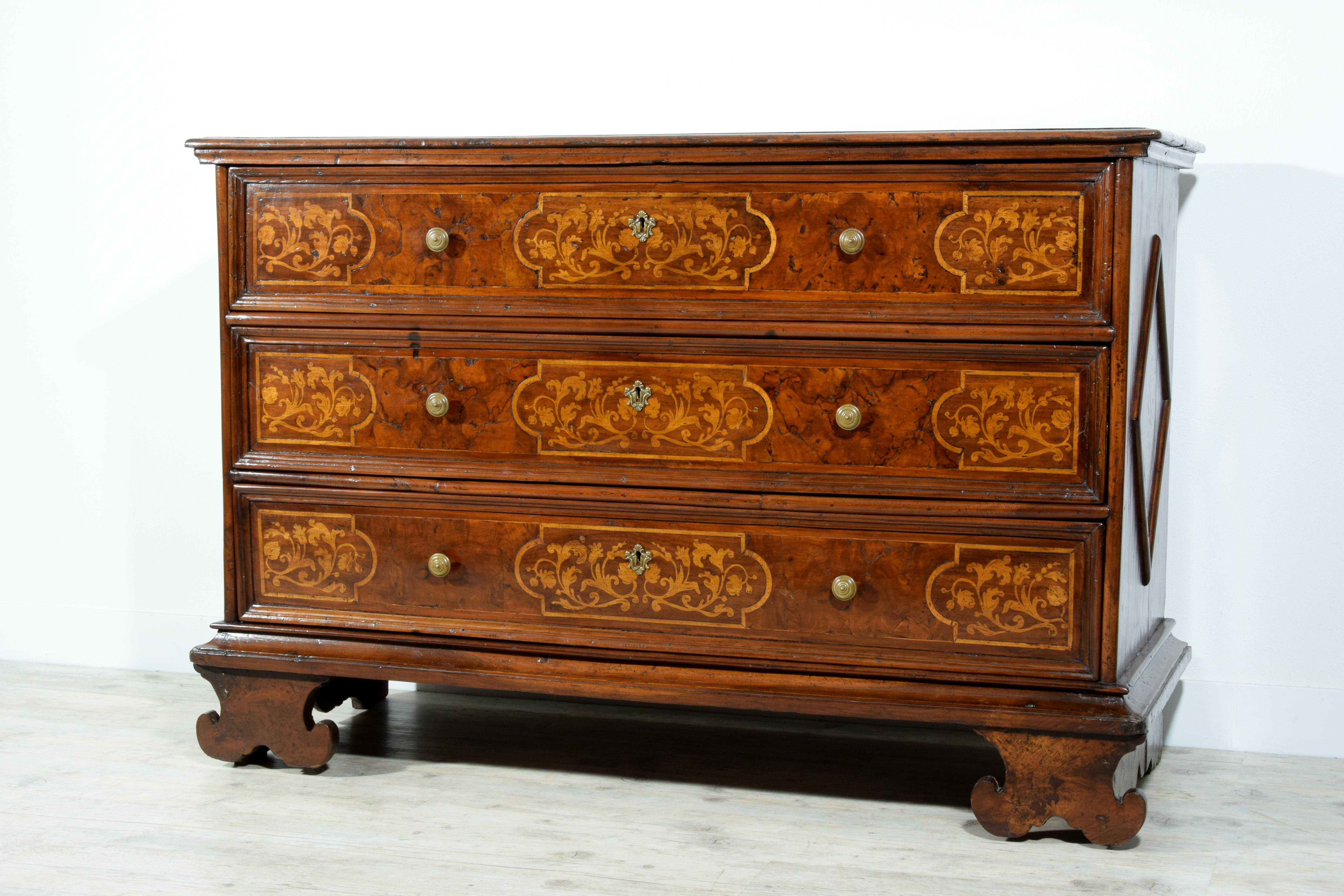 17th Century, Italian Baroque Large Walnut Chest of Drawers For Sale 2