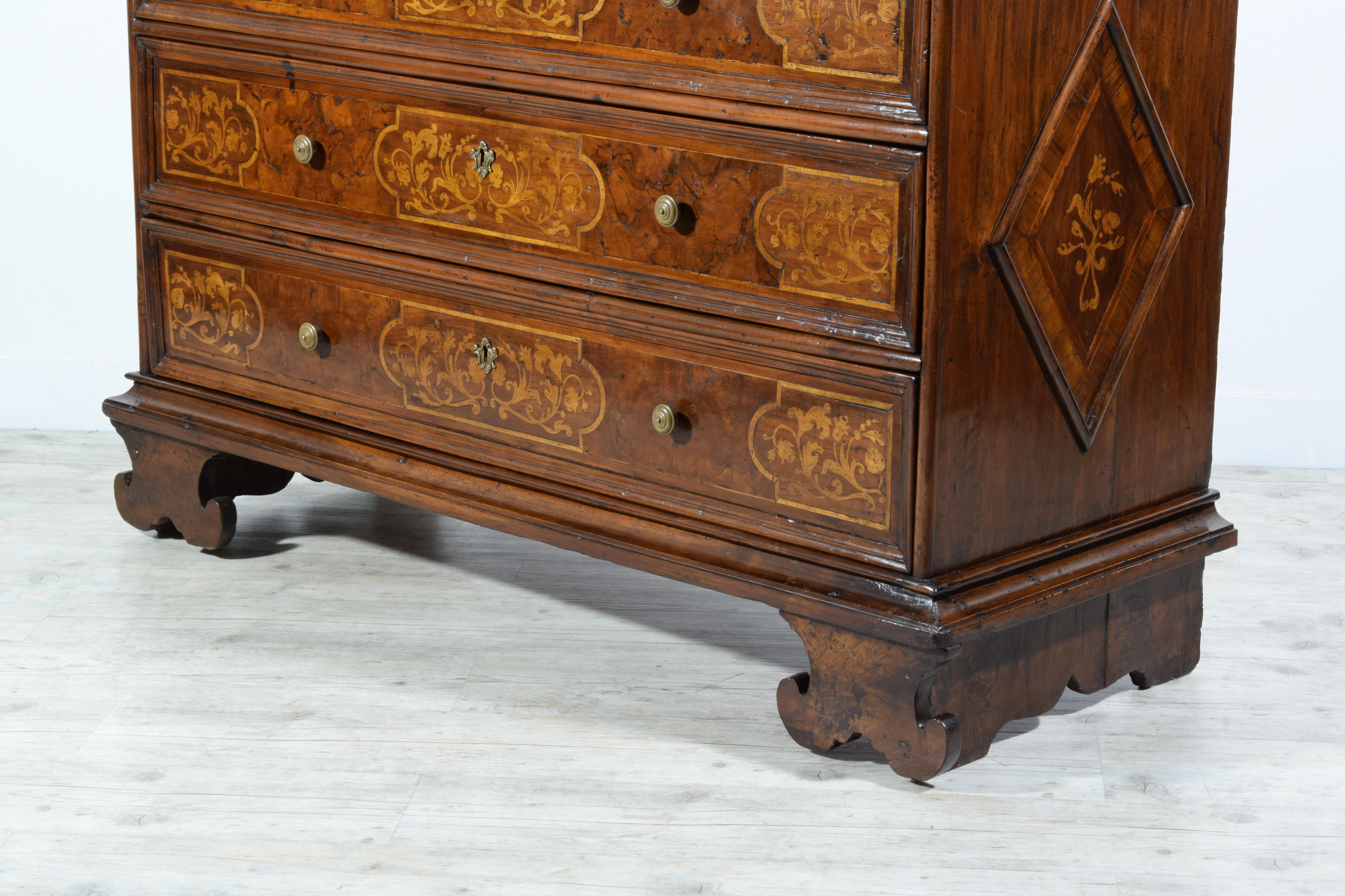 17th Century, Italian Baroque Large Walnut Chest of Drawers For Sale 3