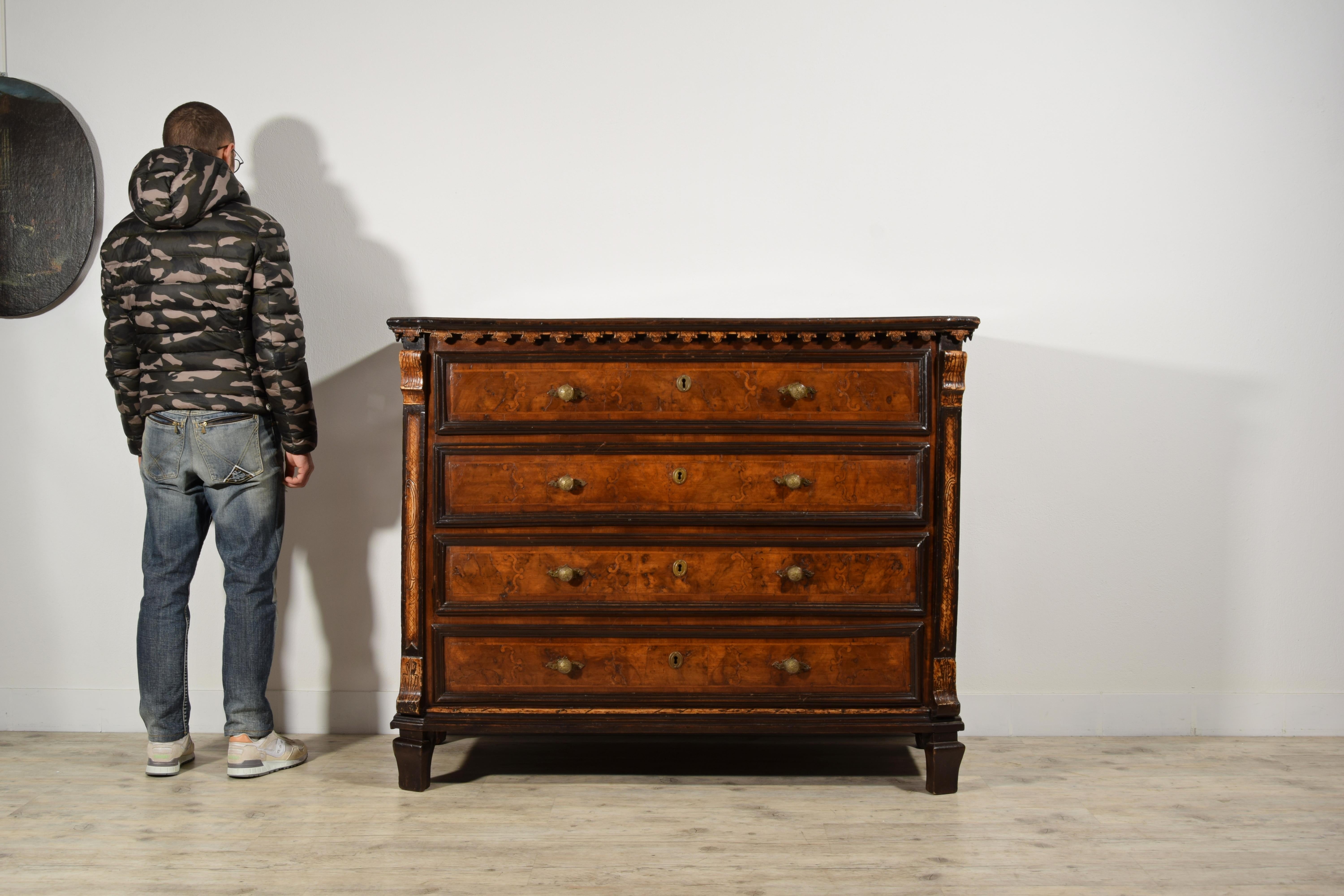 17th Century, Italian Baroque Walnut Chest of Drawers For Sale 6