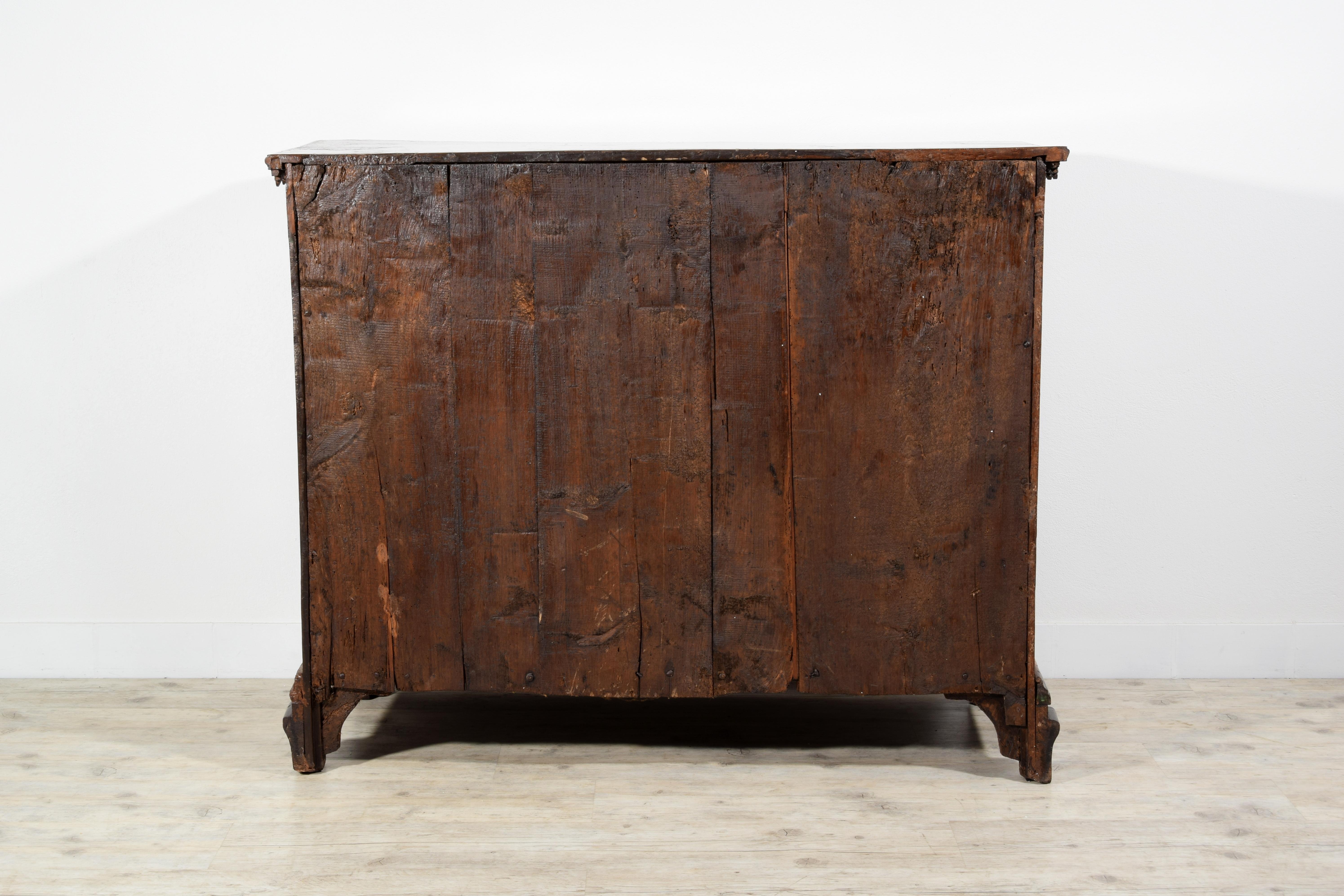 17th Century, Italian Baroque Walnut Chest of Drawers For Sale 8