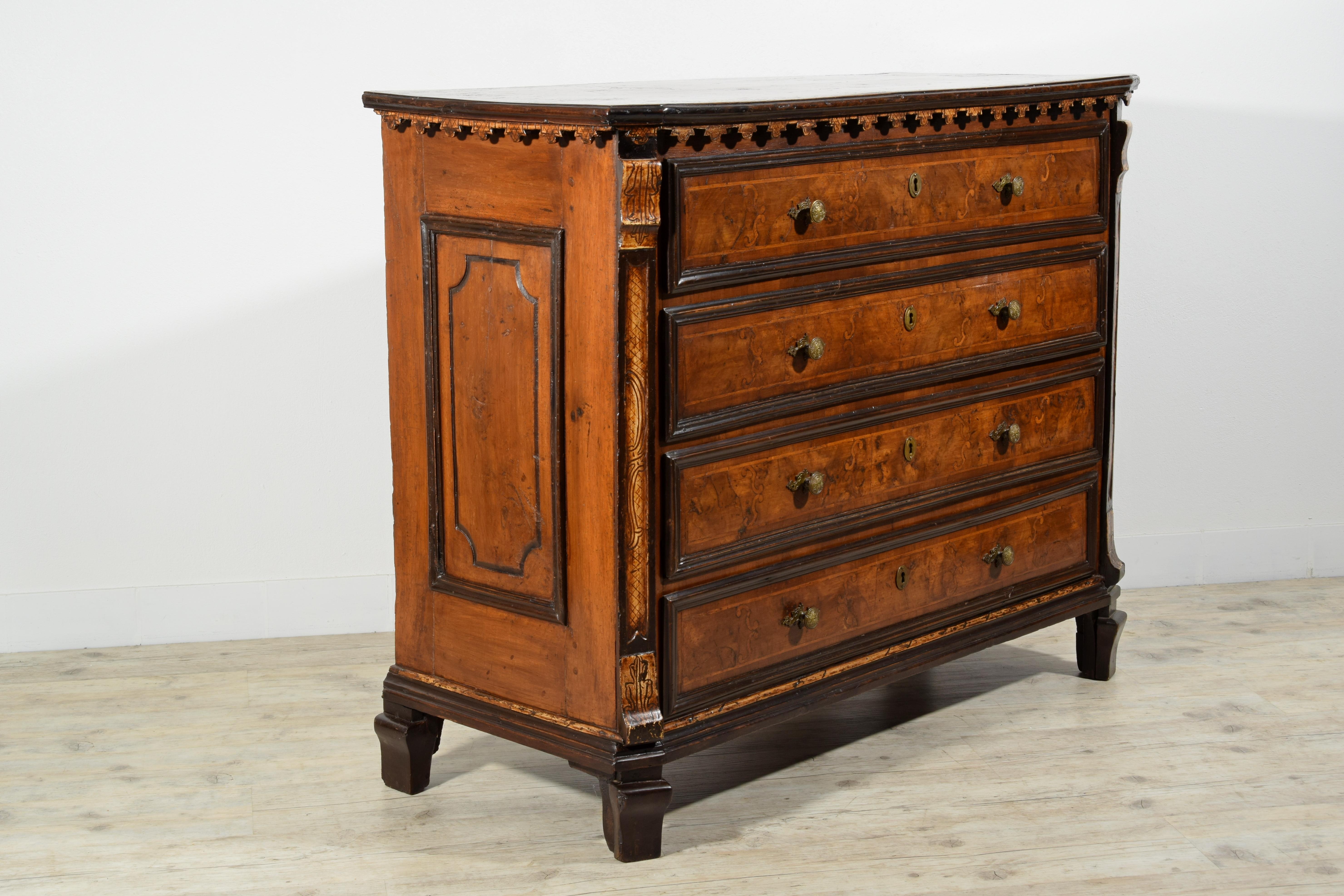 17th Century, Italian Baroque Walnut Chest of Drawers For Sale 12